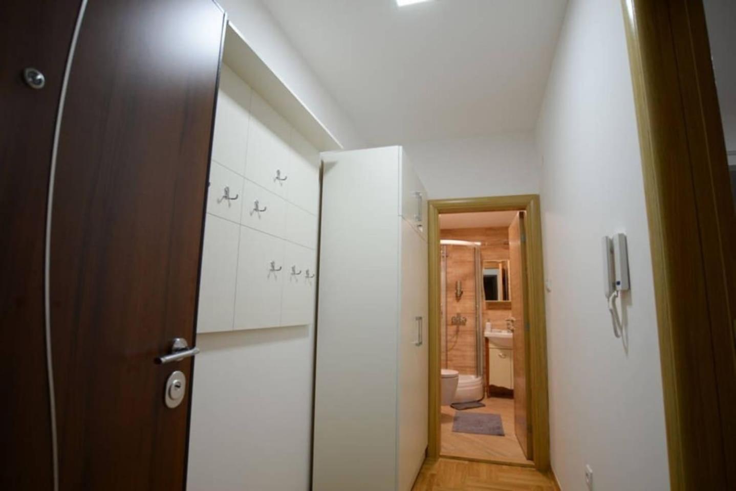 Sunny Apartment 18