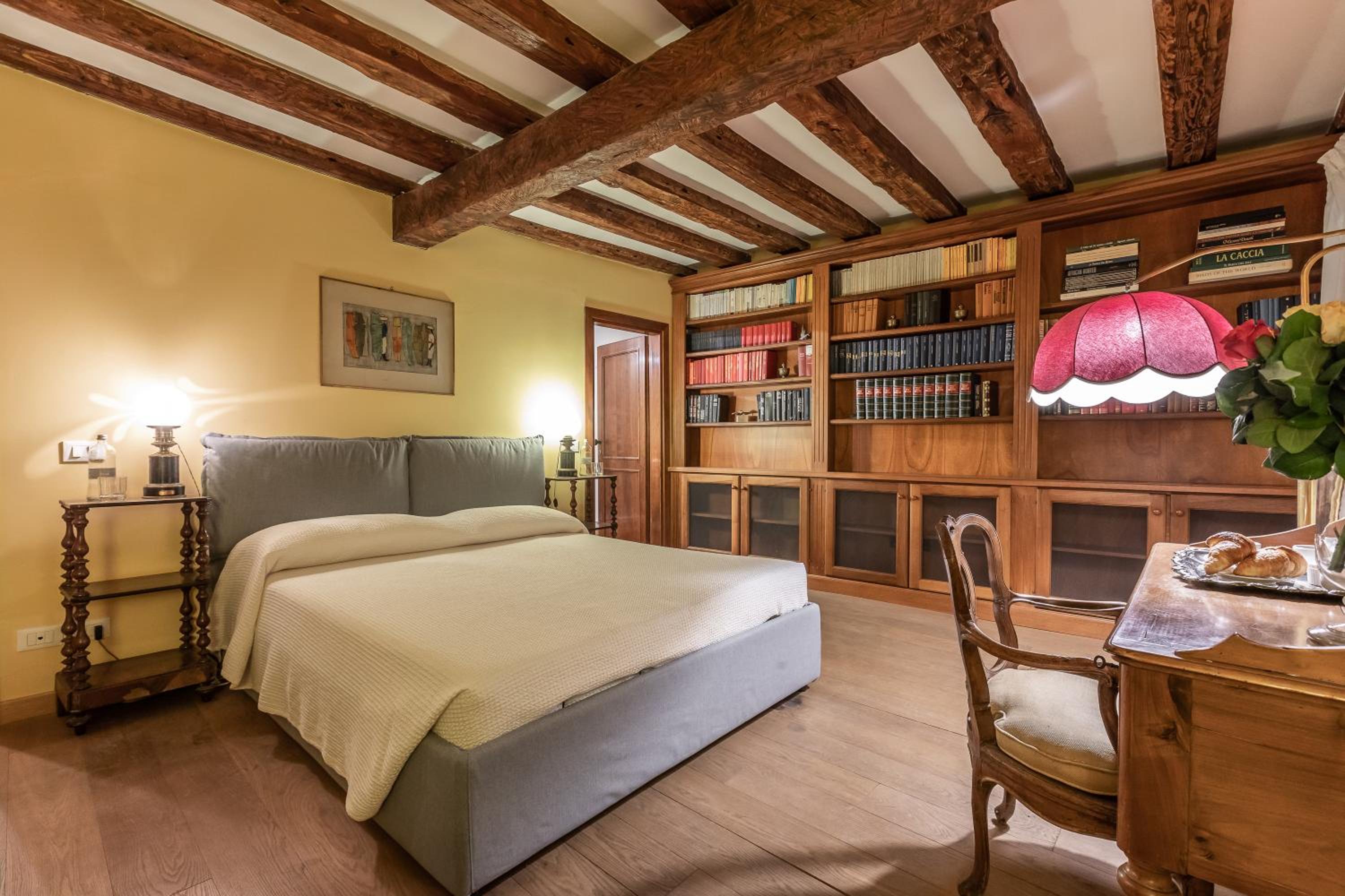La Tana Cozy Apartment in Campo San Maurizio