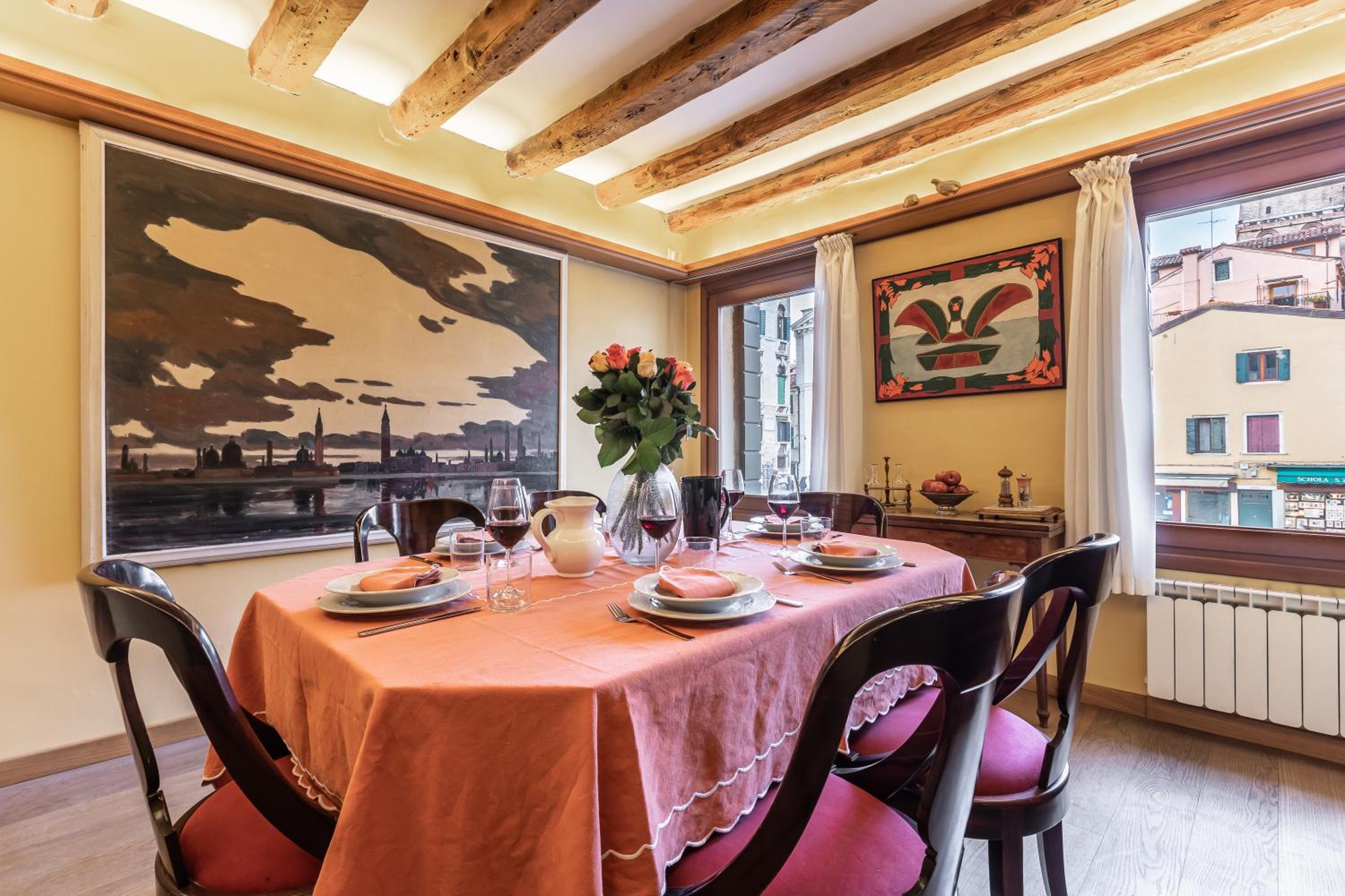 La Tana Cozy Apartment in Campo San Maurizio