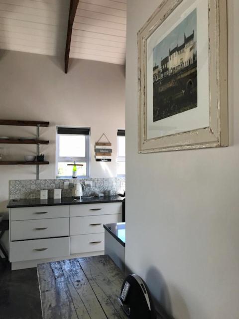 Stylish Country Cottage, Solar panelled in Knysna view 4