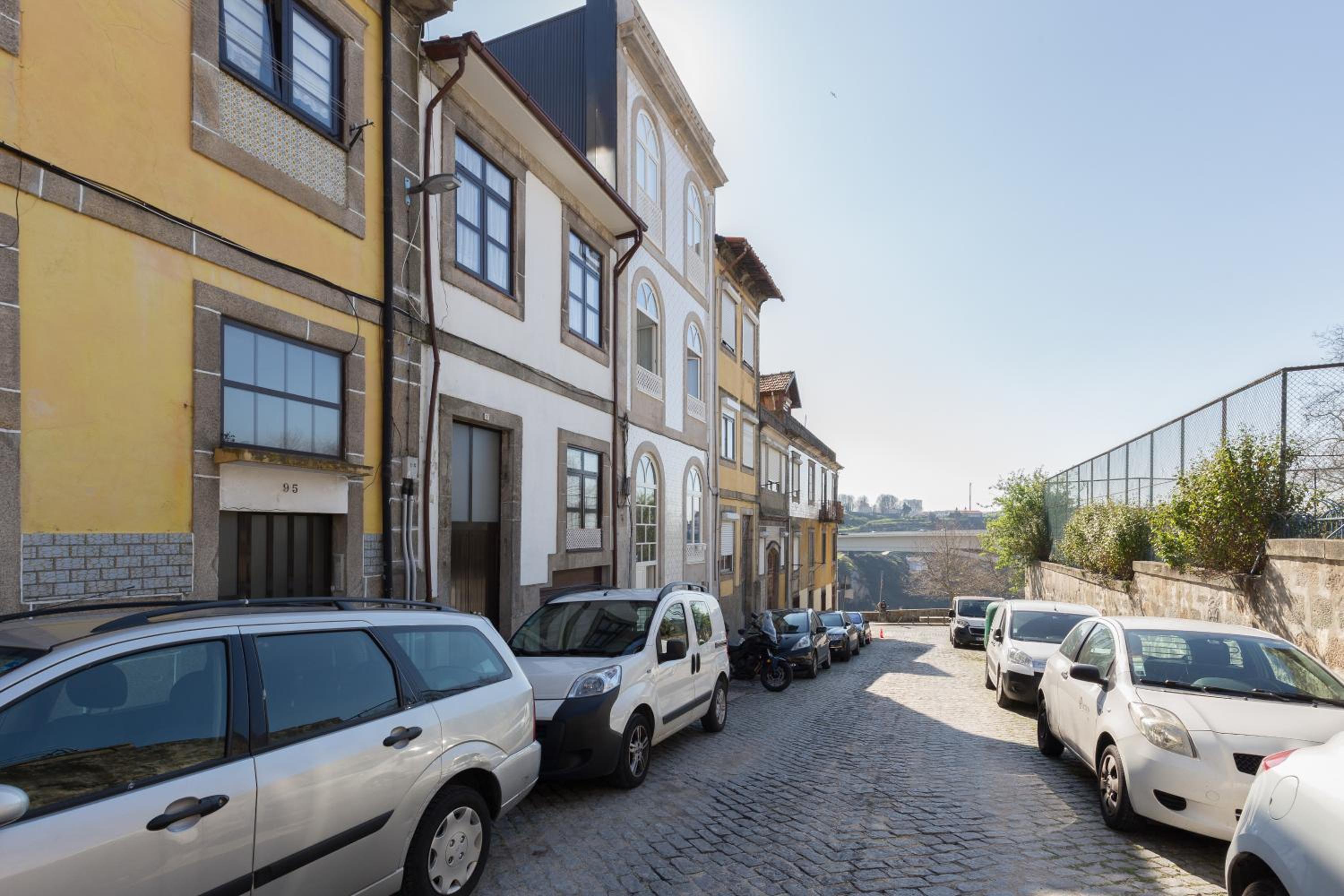 Host Wise - Charming Flat with Netflix - River View view 2