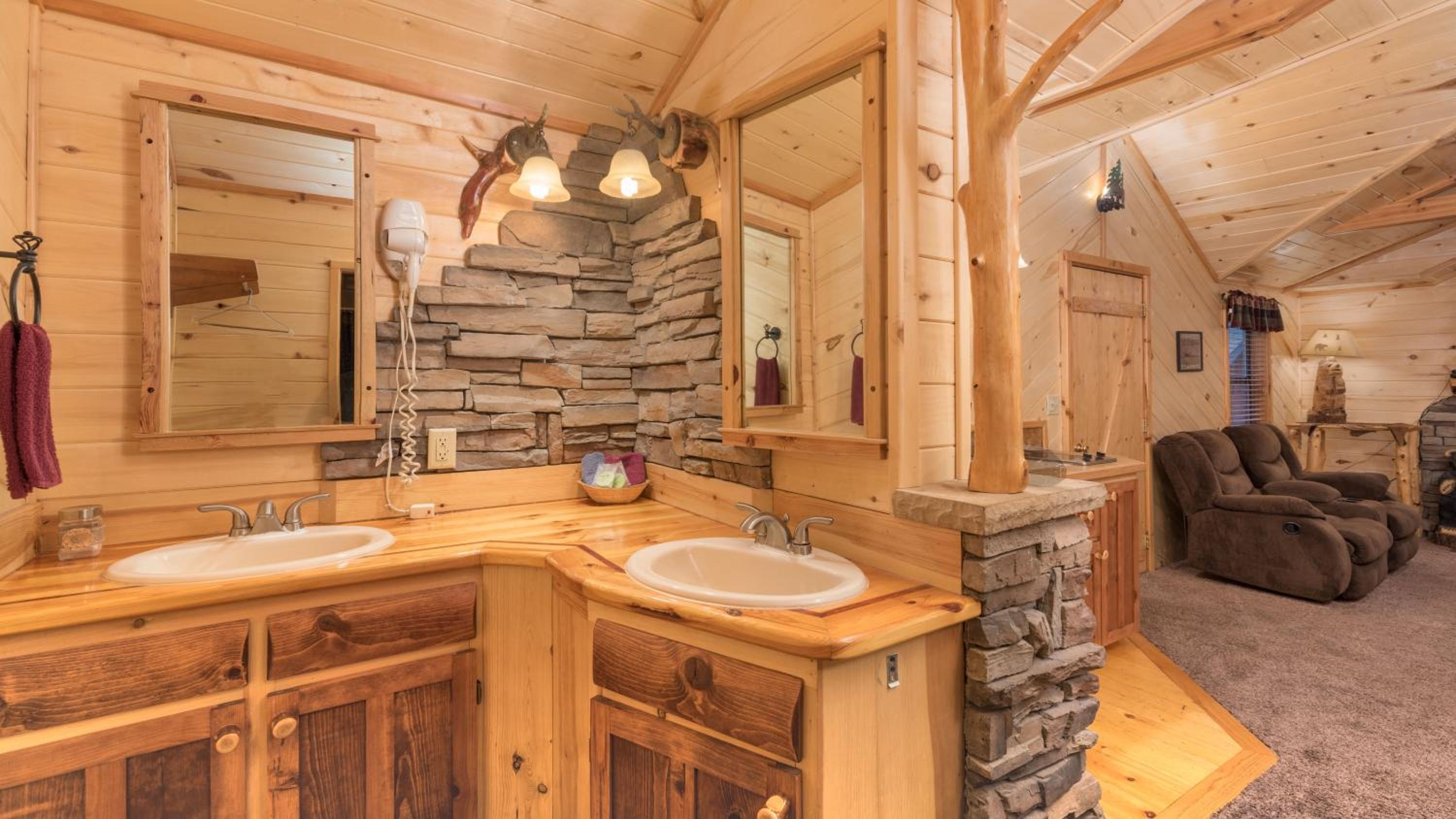 Upper Canyon Inn & Cabins