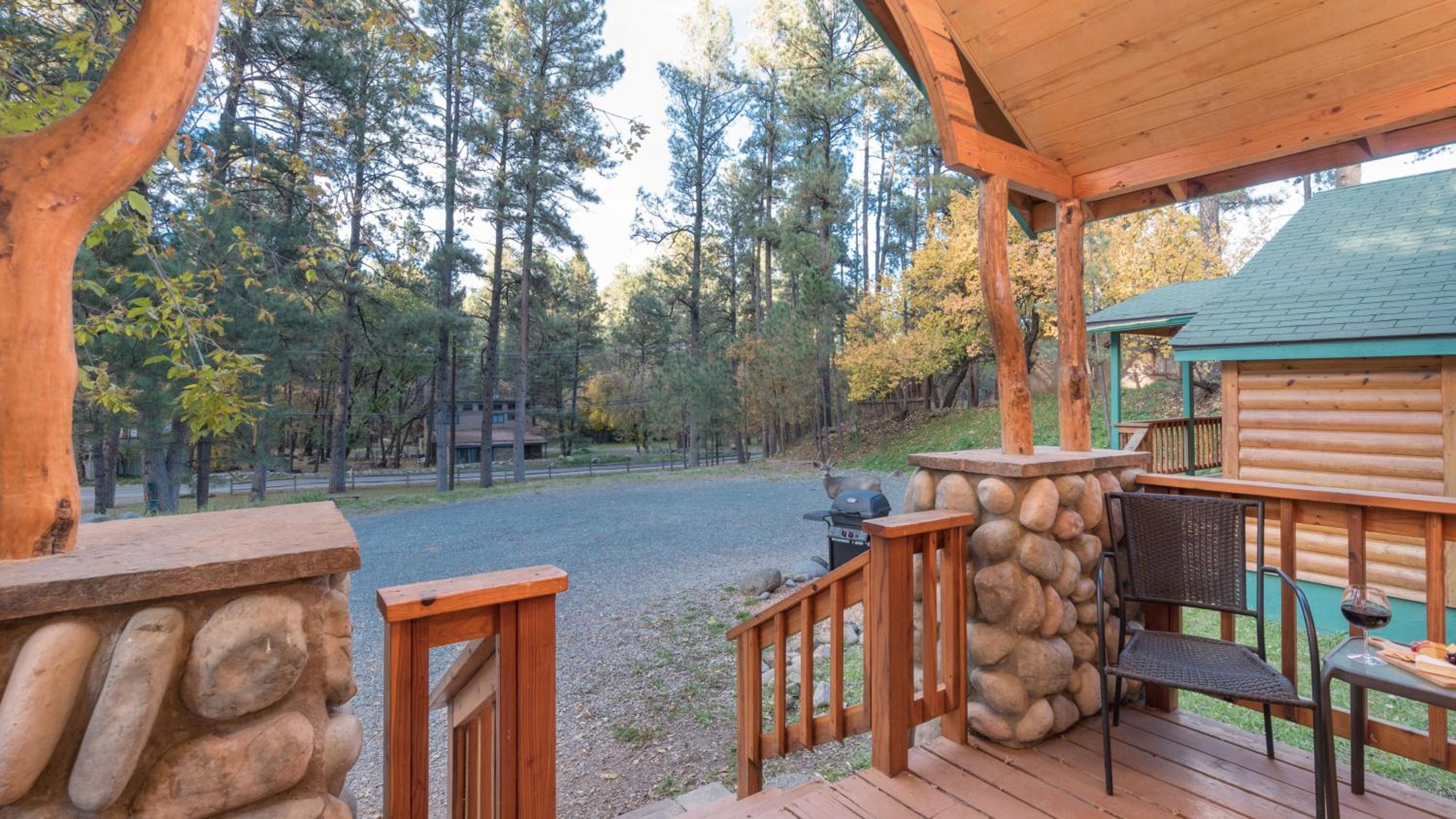 Upper Canyon Inn & Cabins