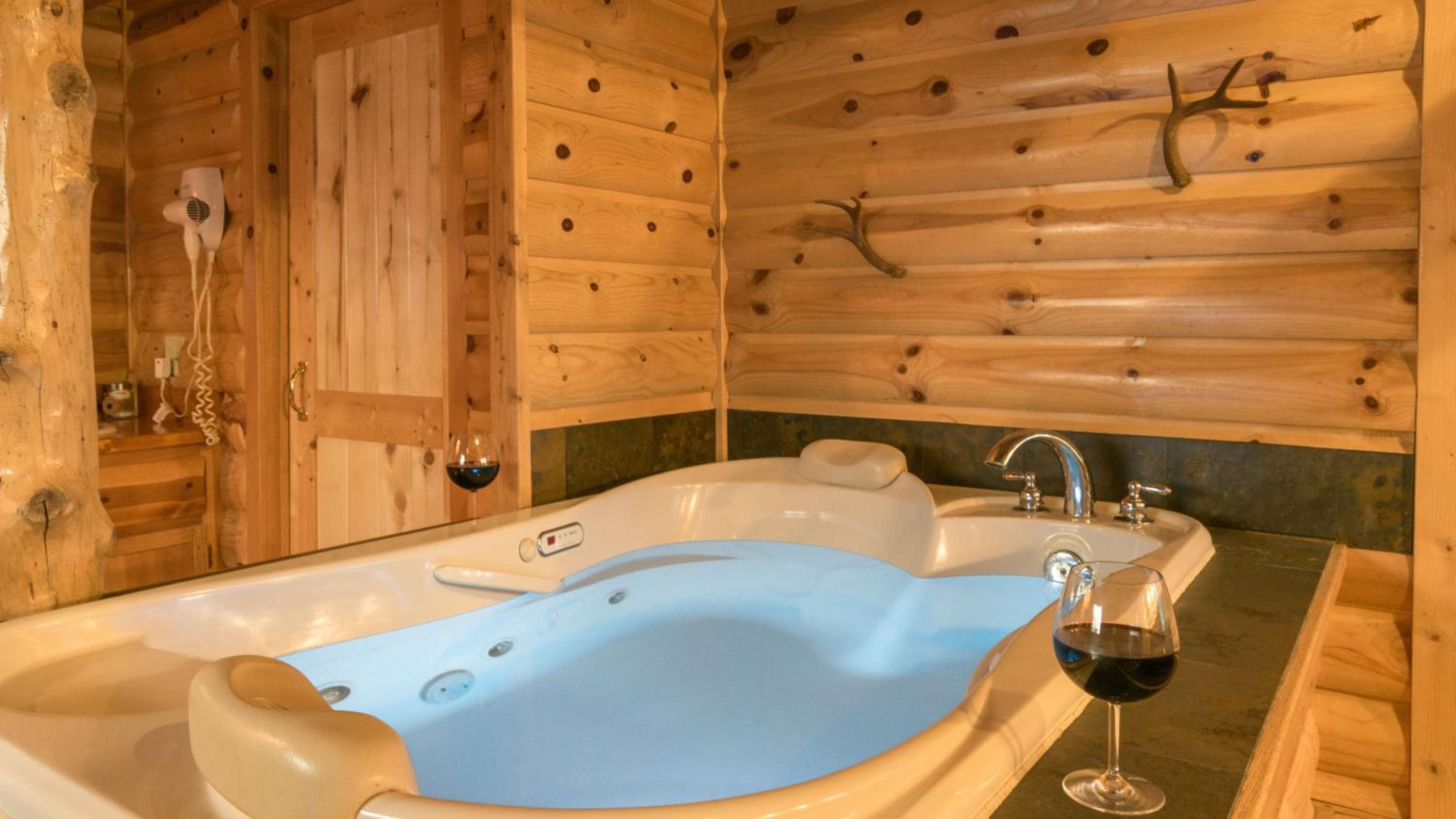Upper Canyon Inn & Cabins