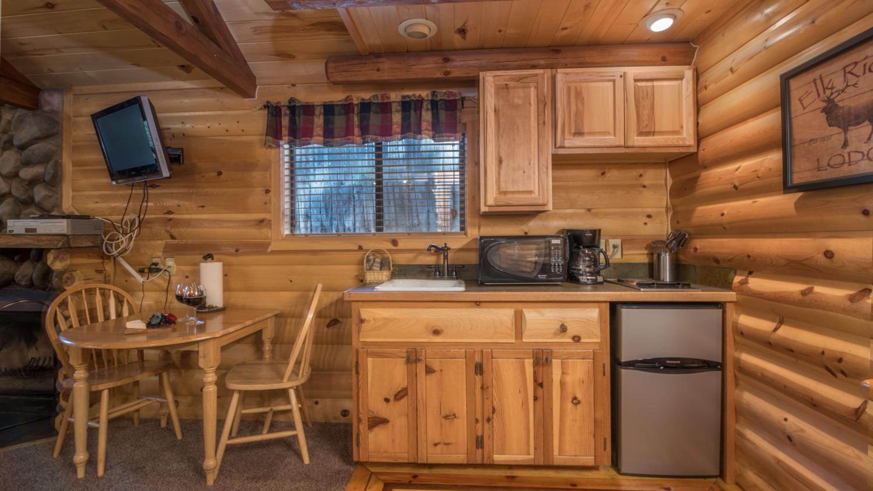 Upper Canyon Inn & Cabins
