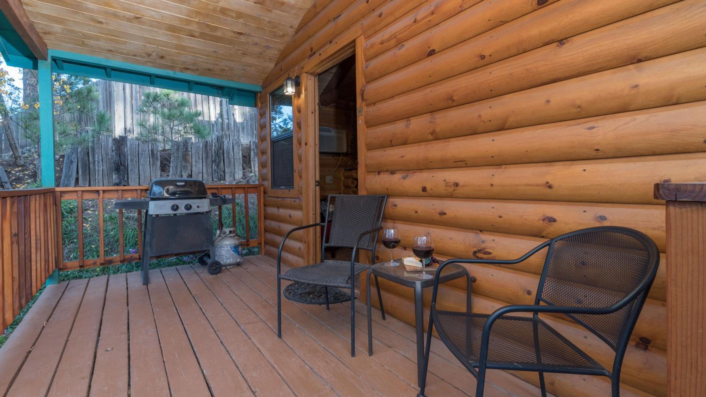 Upper Canyon Inn & Cabins