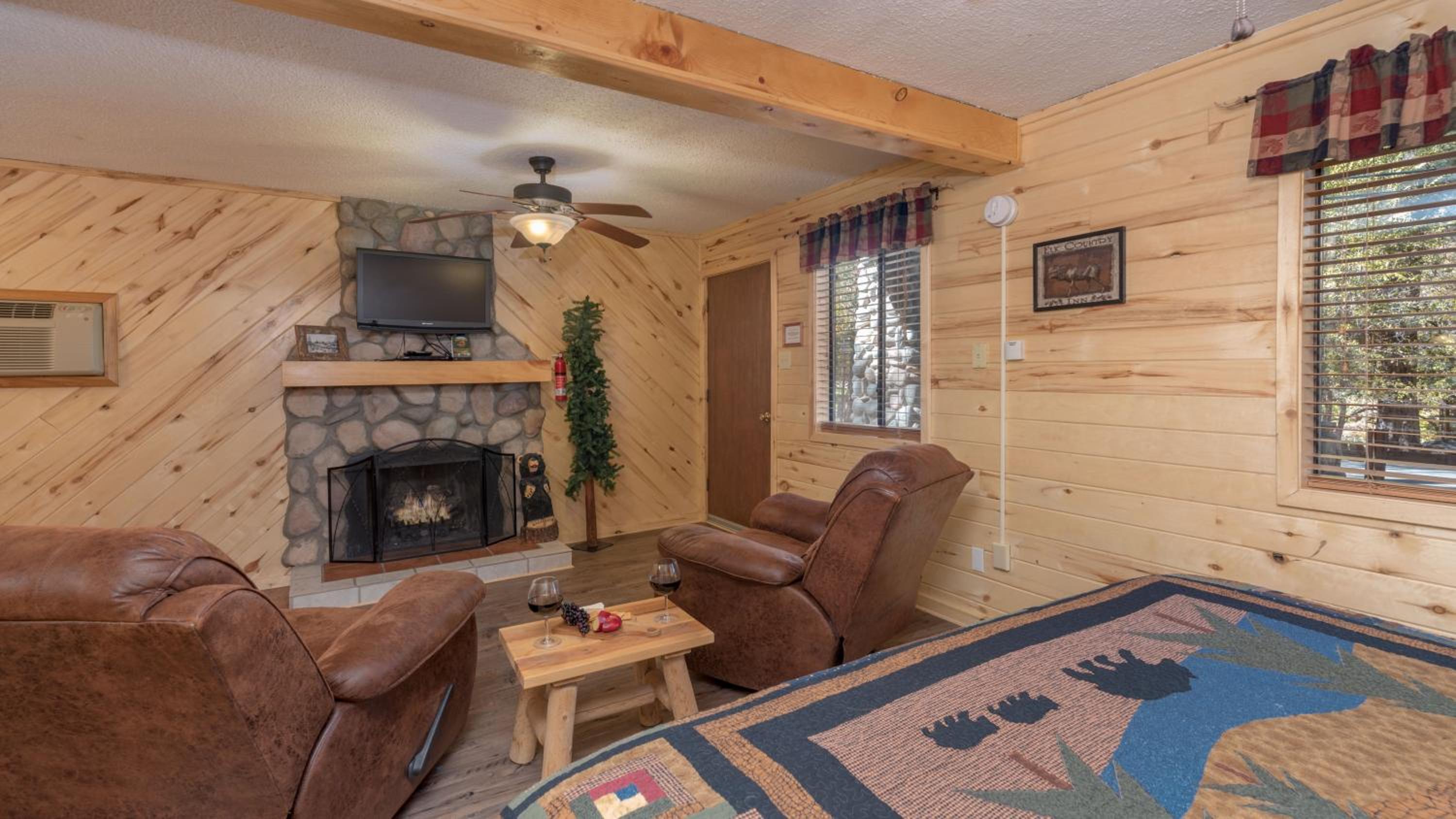 Upper Canyon Inn & Cabins