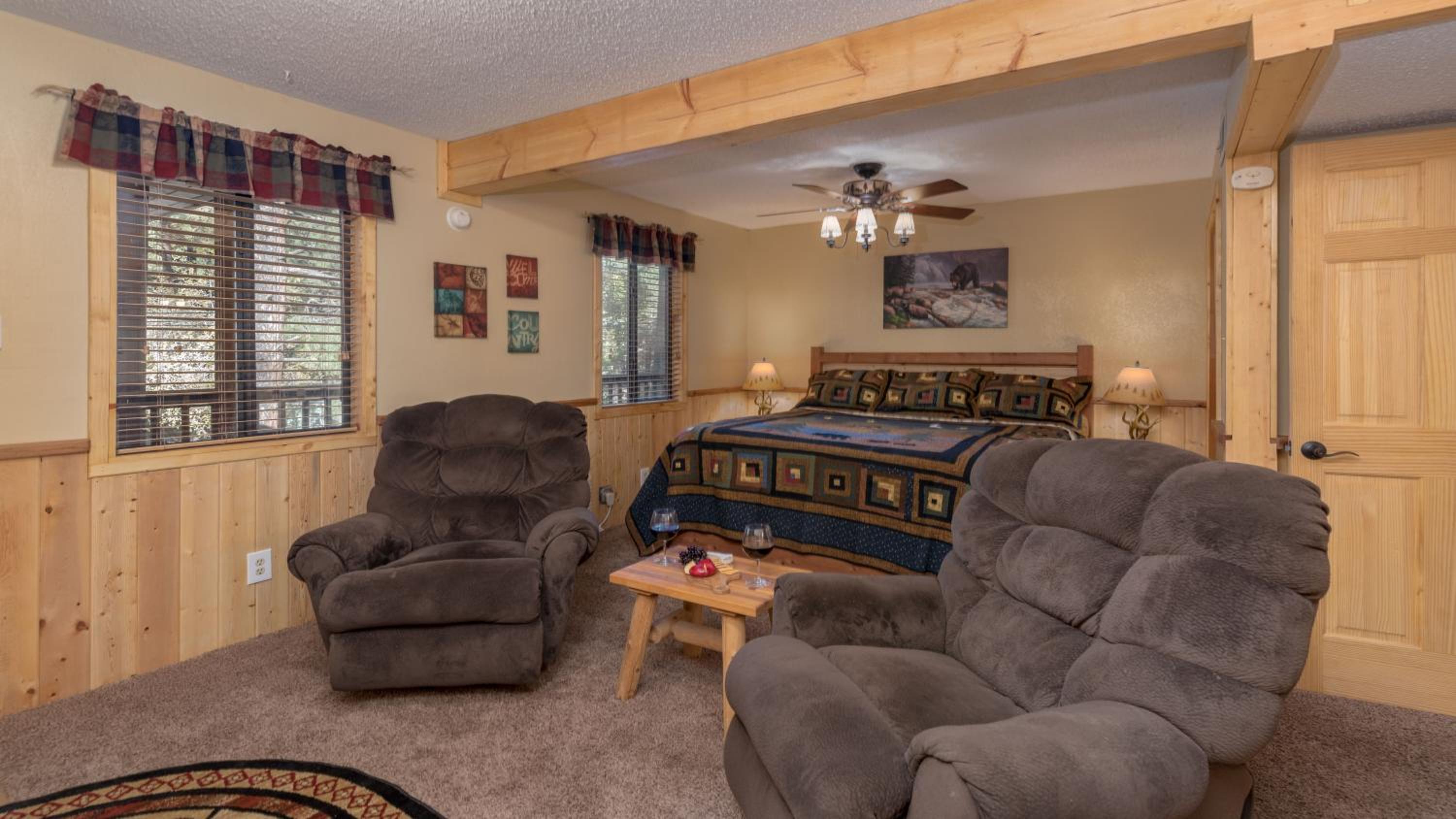 Upper Canyon Inn & Cabins