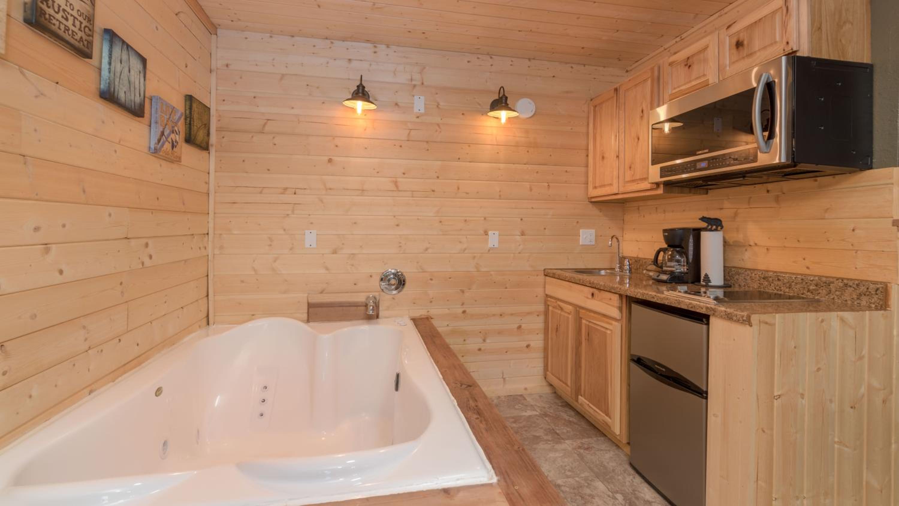 Upper Canyon Inn & Cabins
