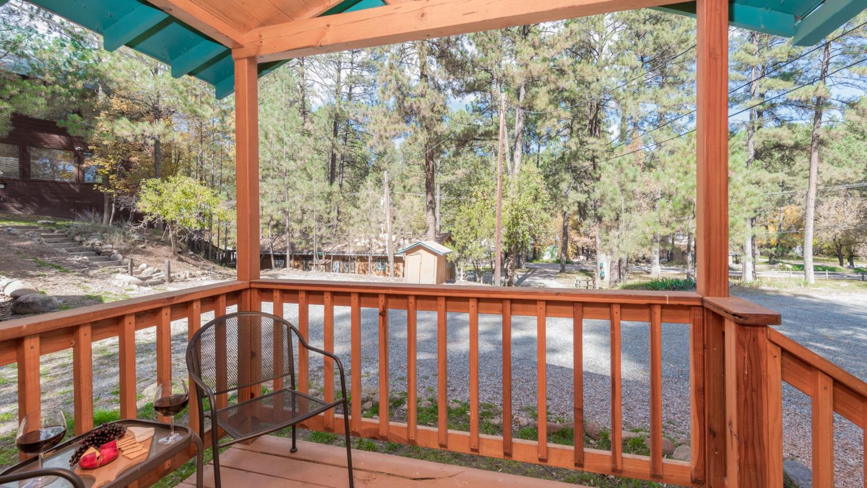 Upper Canyon Inn & Cabins