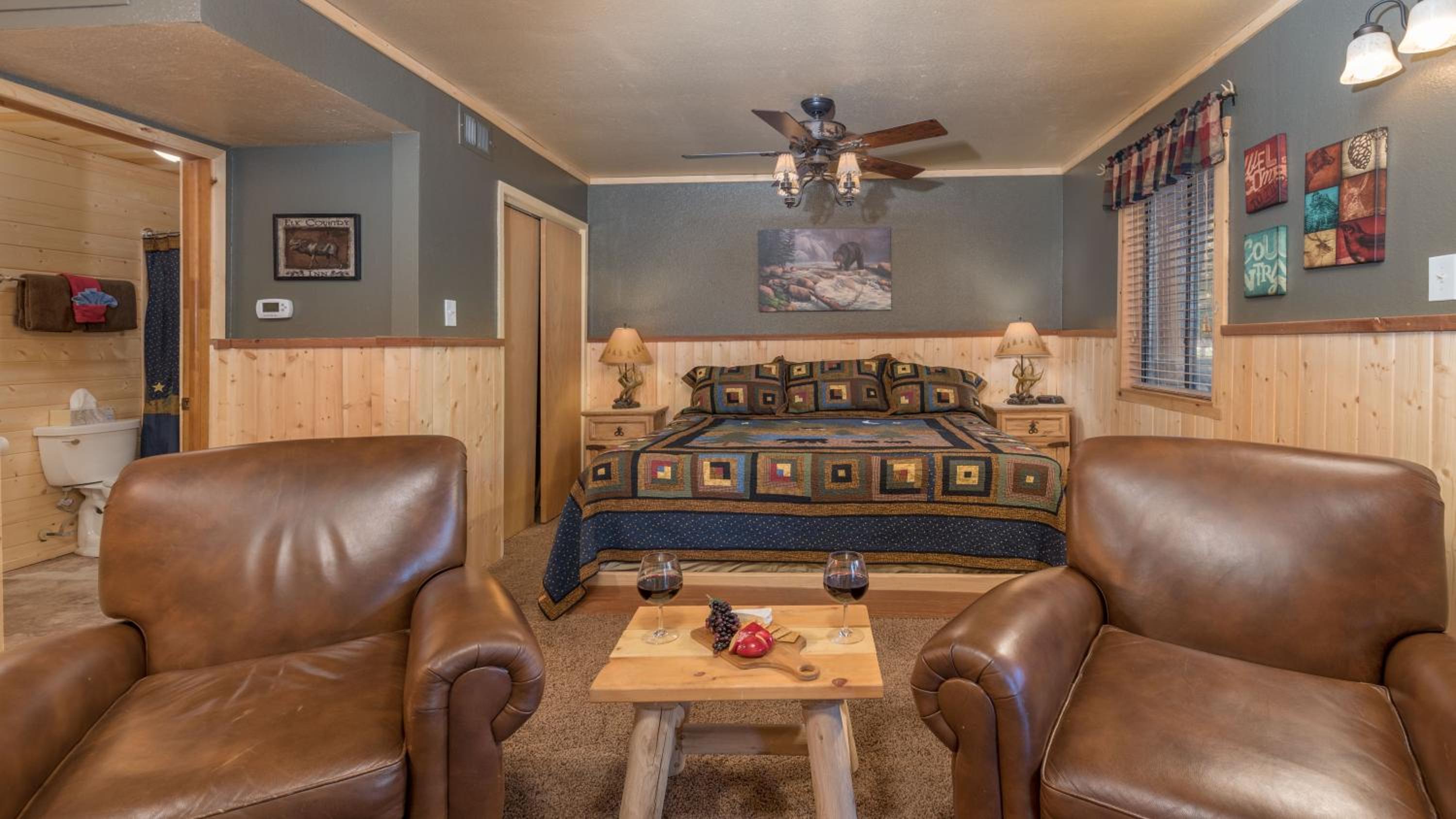Upper Canyon Inn & Cabins