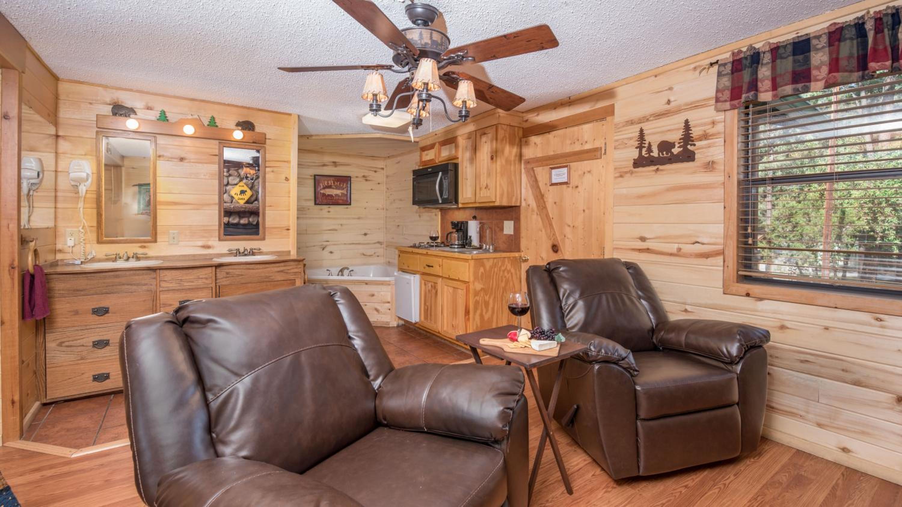 Upper Canyon Inn & Cabins