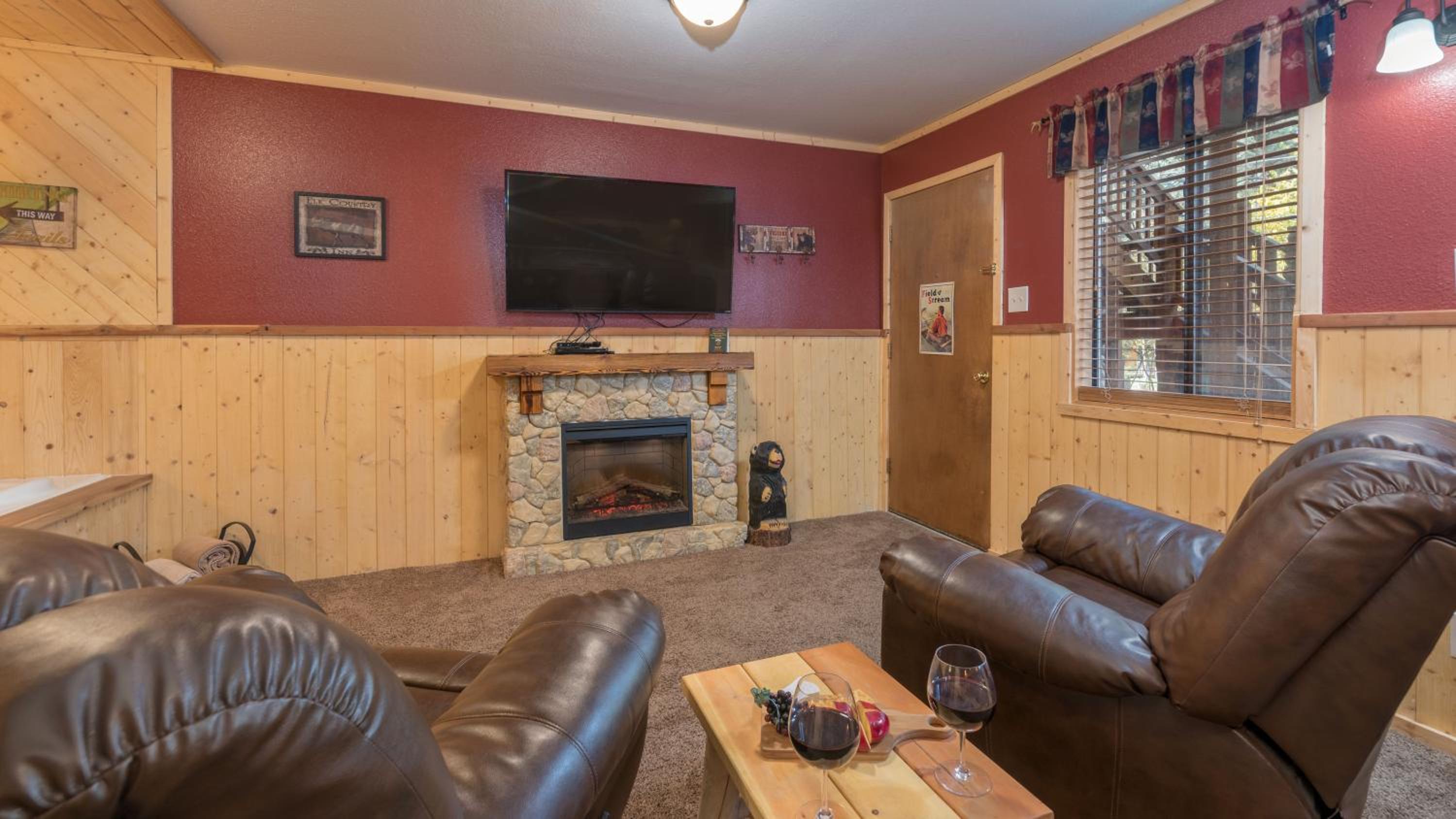 Upper Canyon Inn & Cabins