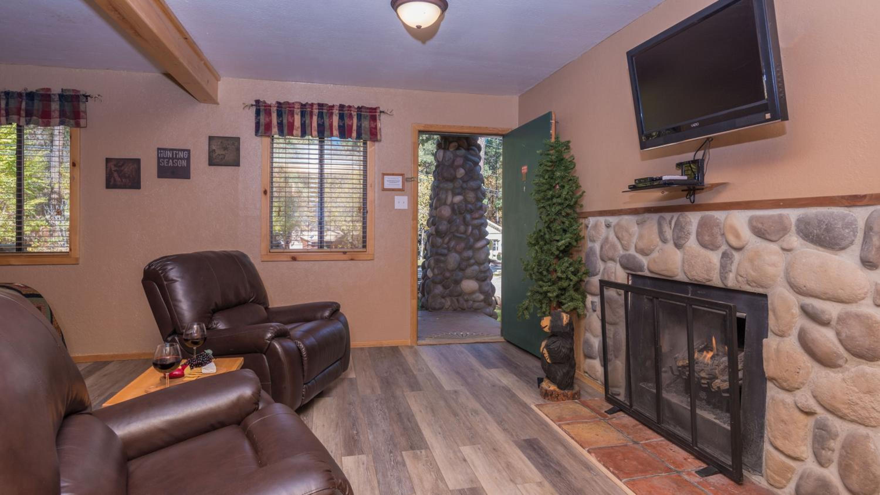 Upper Canyon Inn & Cabins