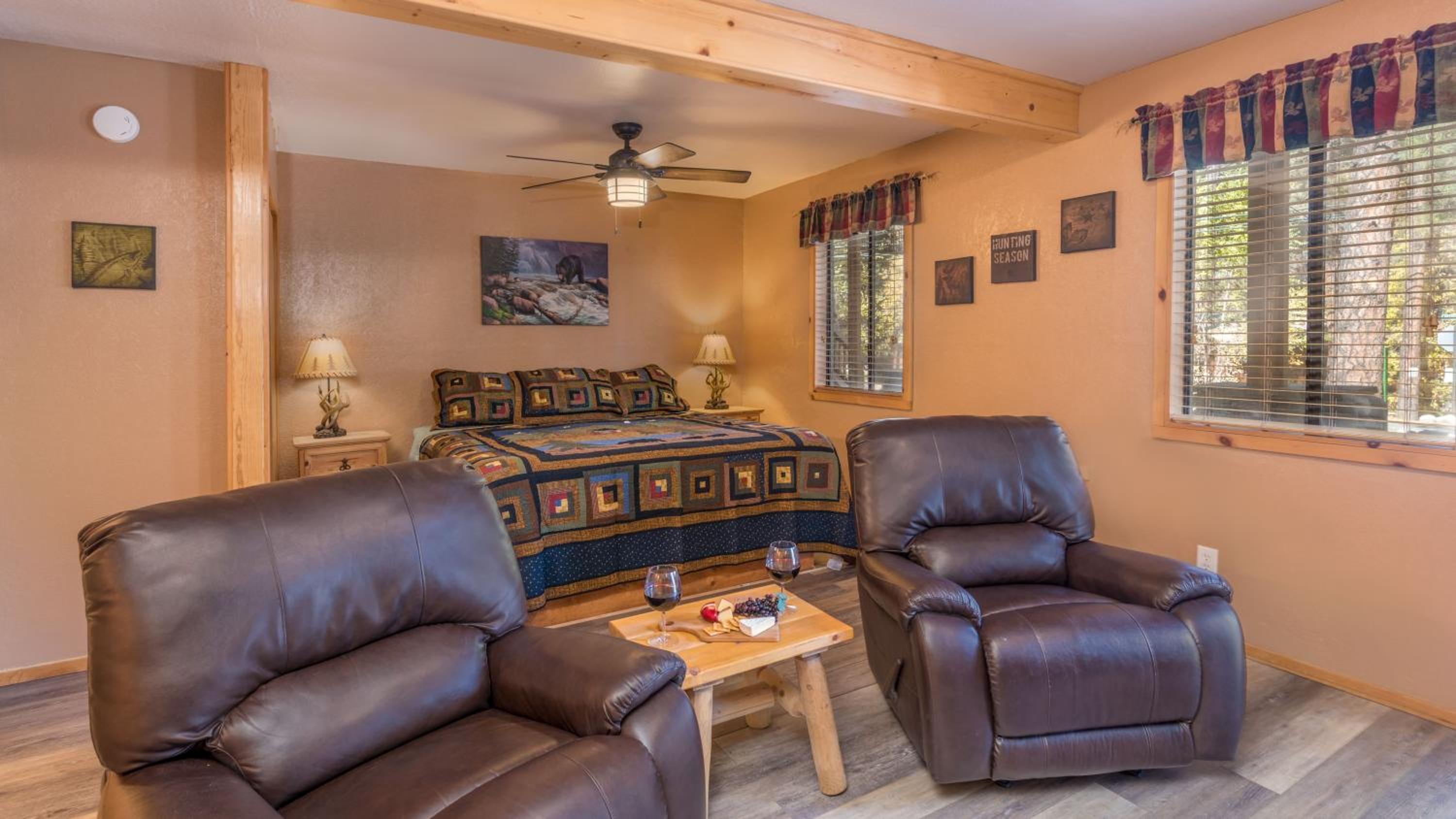 Upper Canyon Inn & Cabins