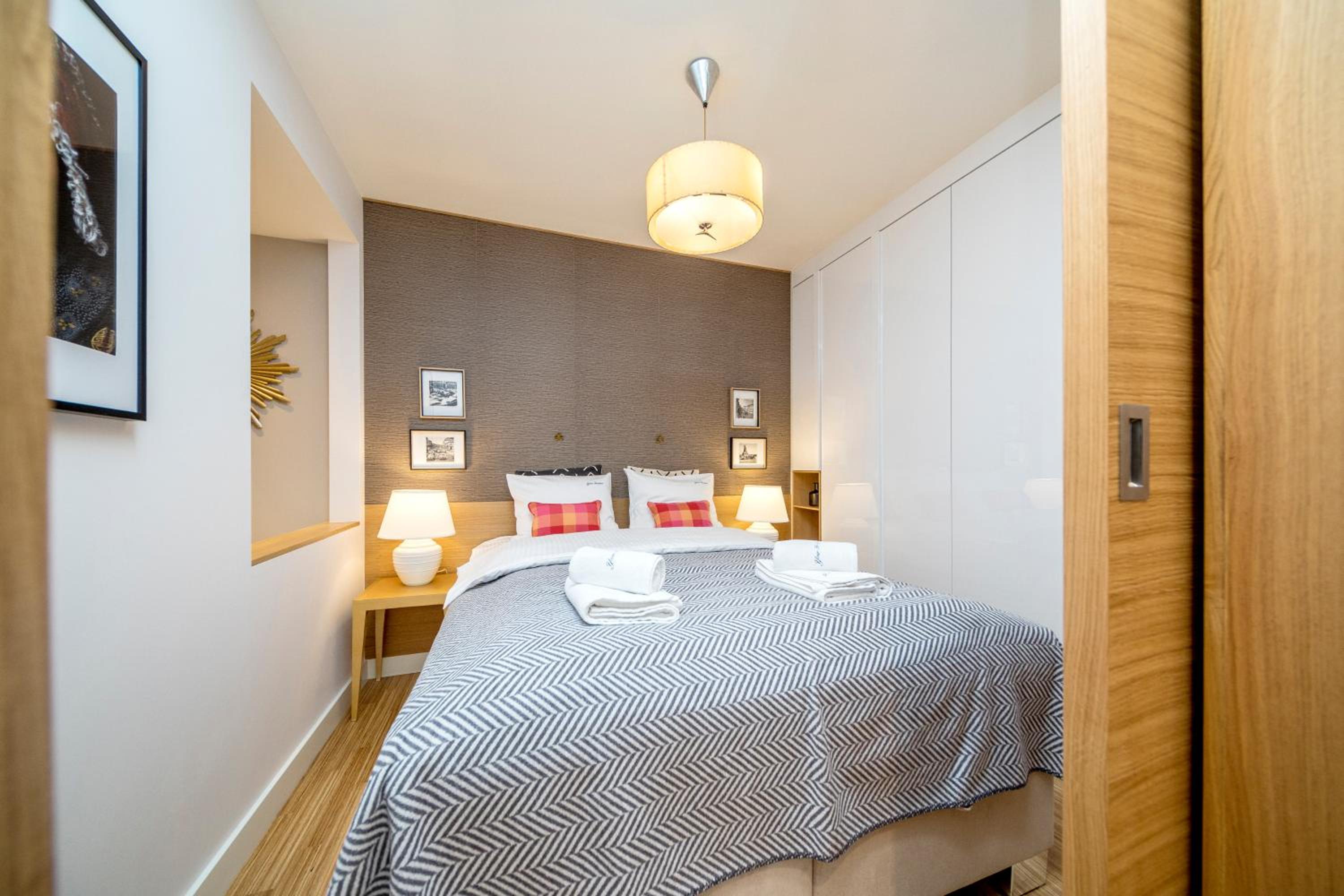 Golden Apartment with Air Condition by Your Freedom view 2