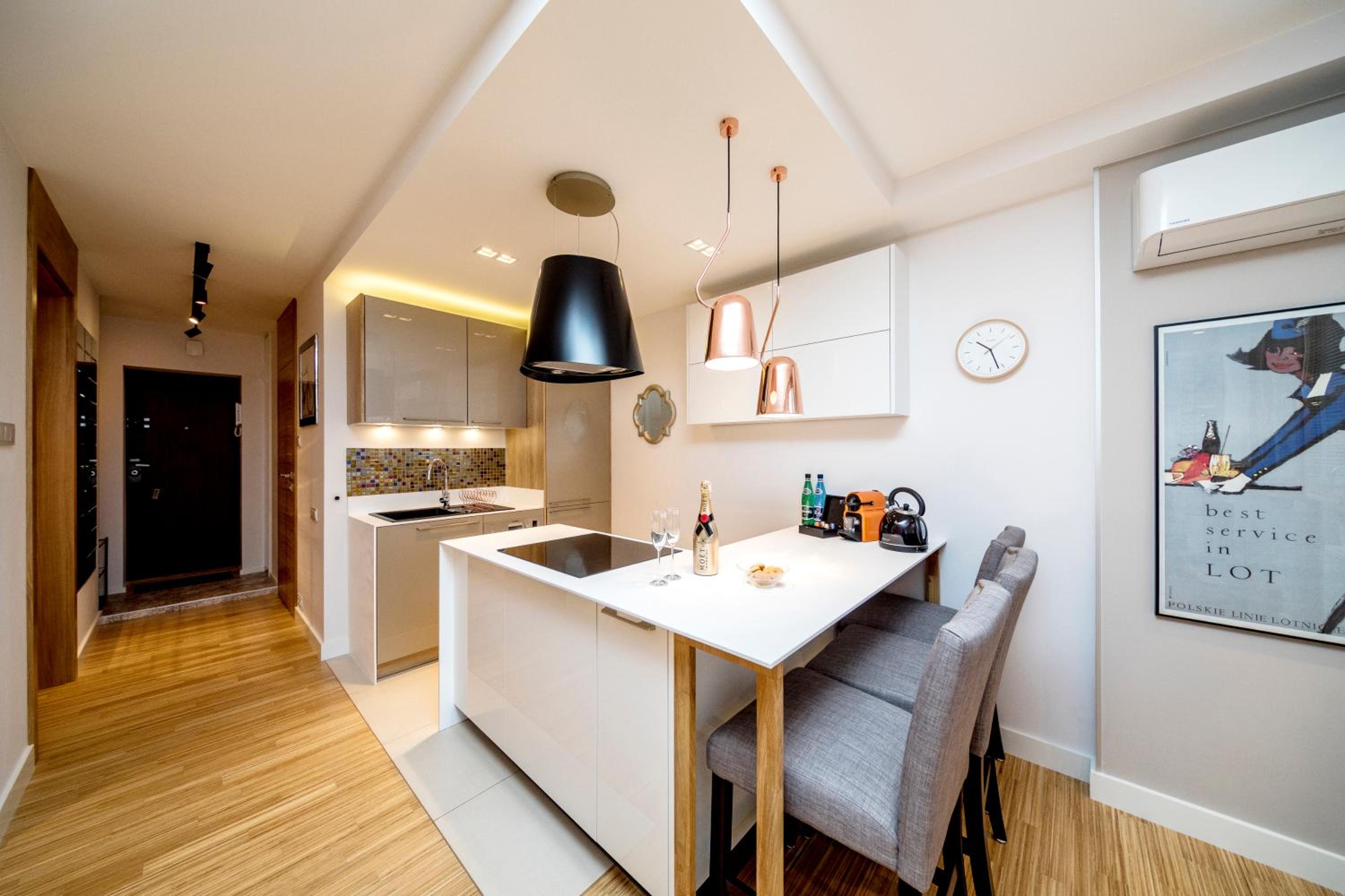 Golden Apartment with Air Condition by Your Freedom view 5