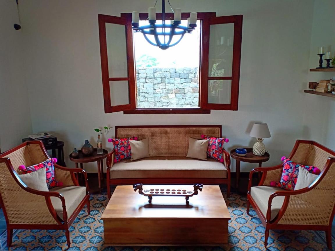 Villa Aquin, Solo - 23