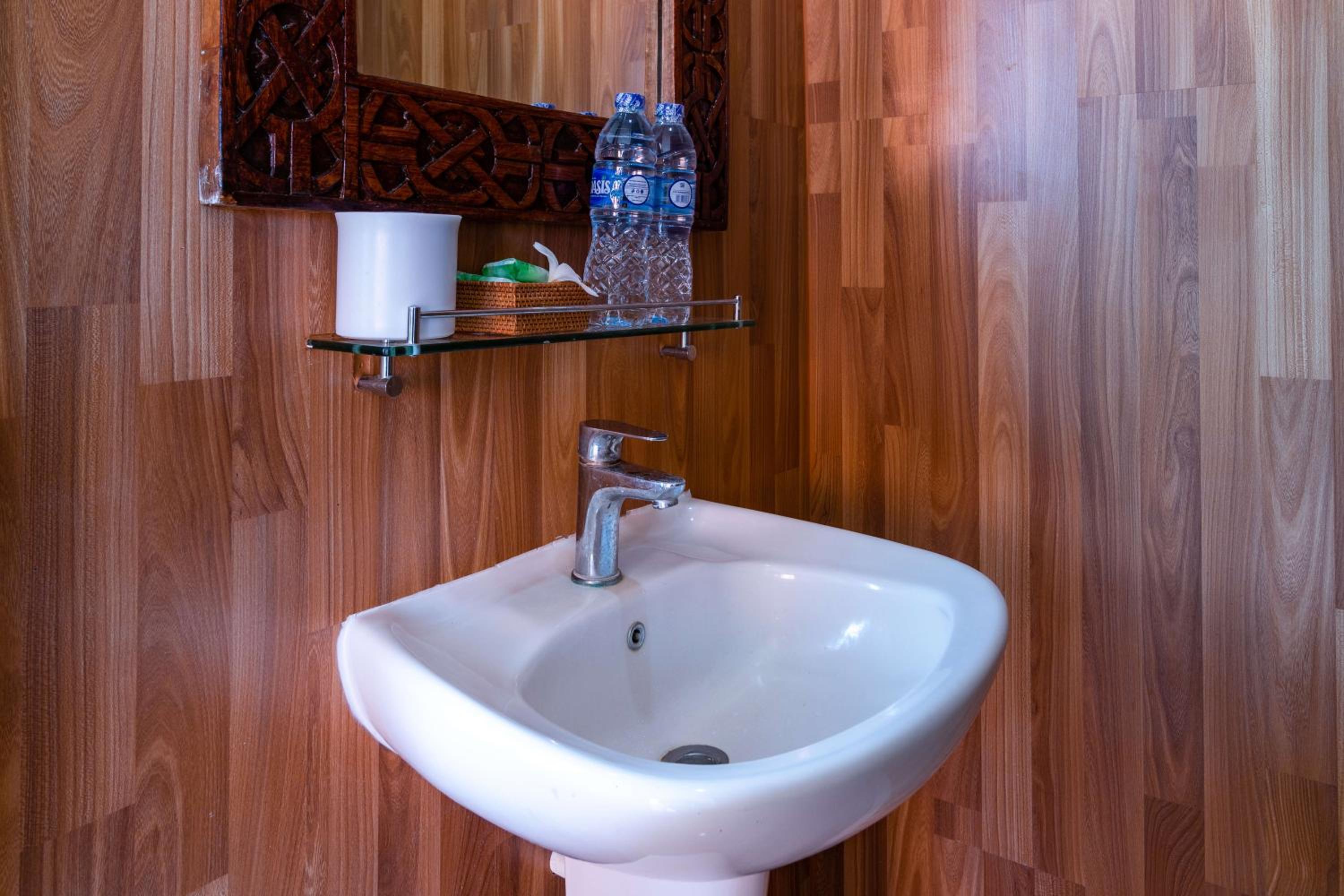 Ware Ware Surf Bungalow Lembongan