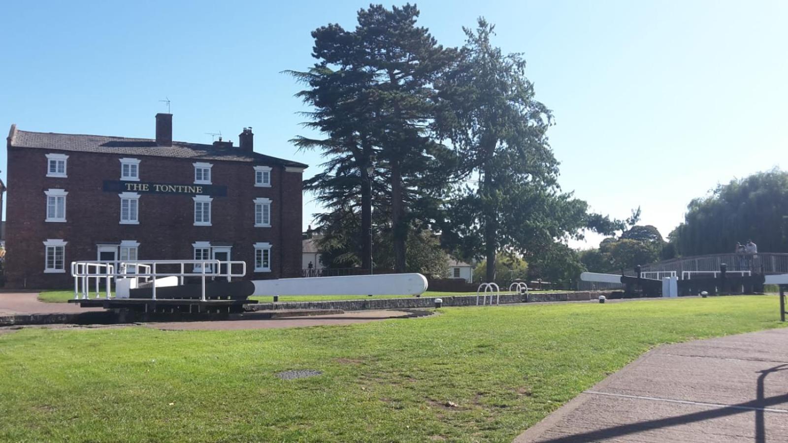 JJ's "Gin Palace" luxury riverside town house view 2