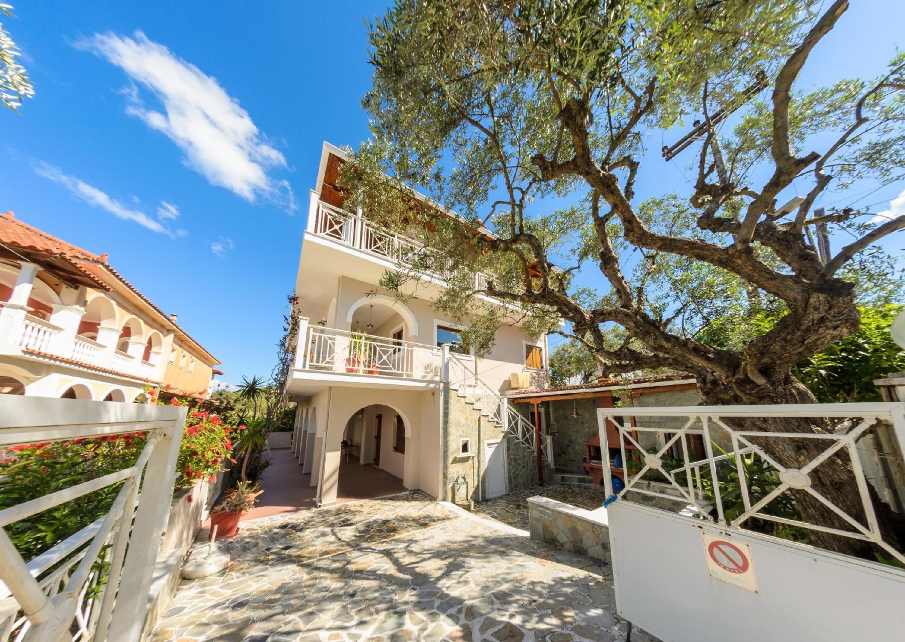 Villa Eleni - Maisonette with Ocean panorama terrace photo 4