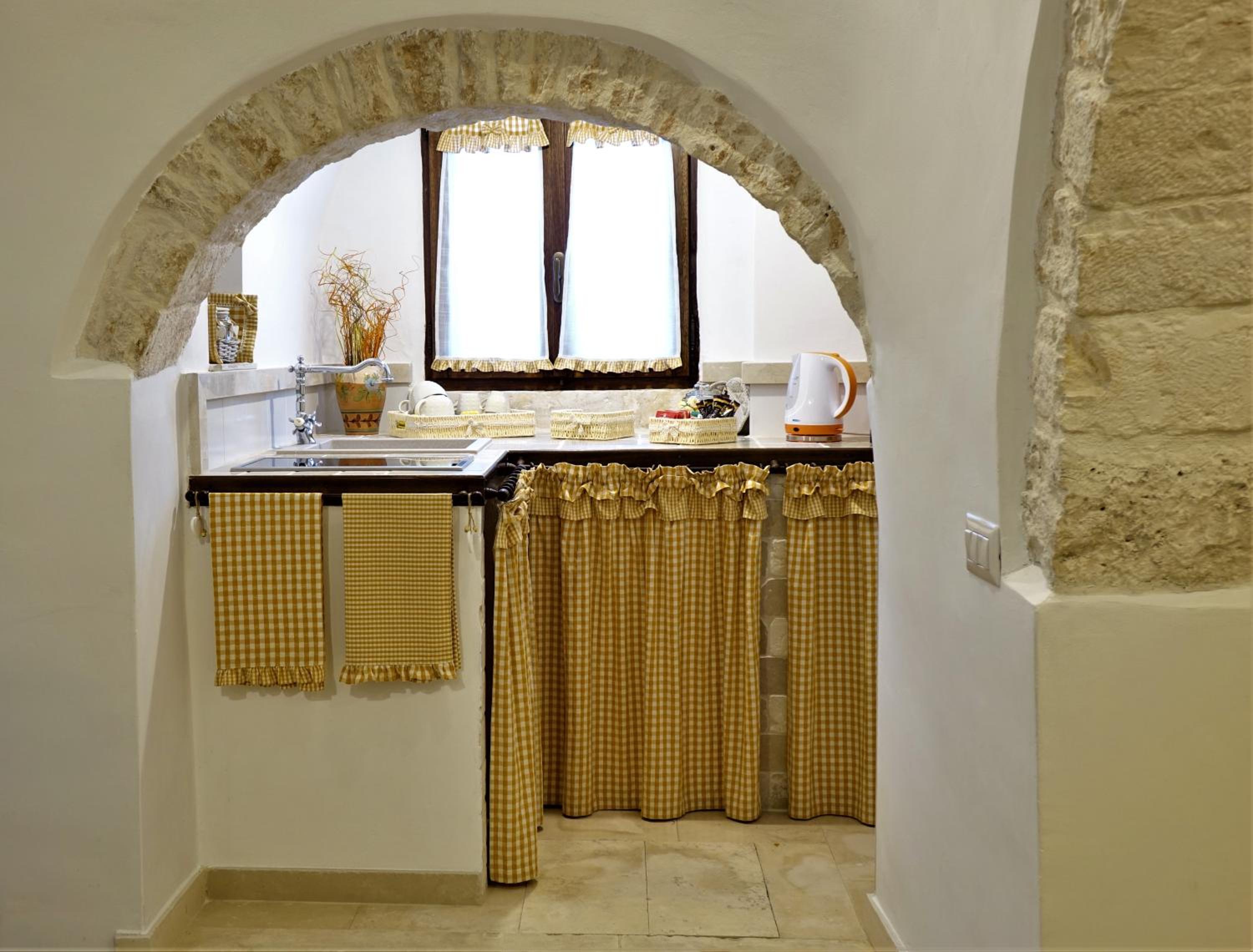 Trullo "Vicolo Fiorito" view 5