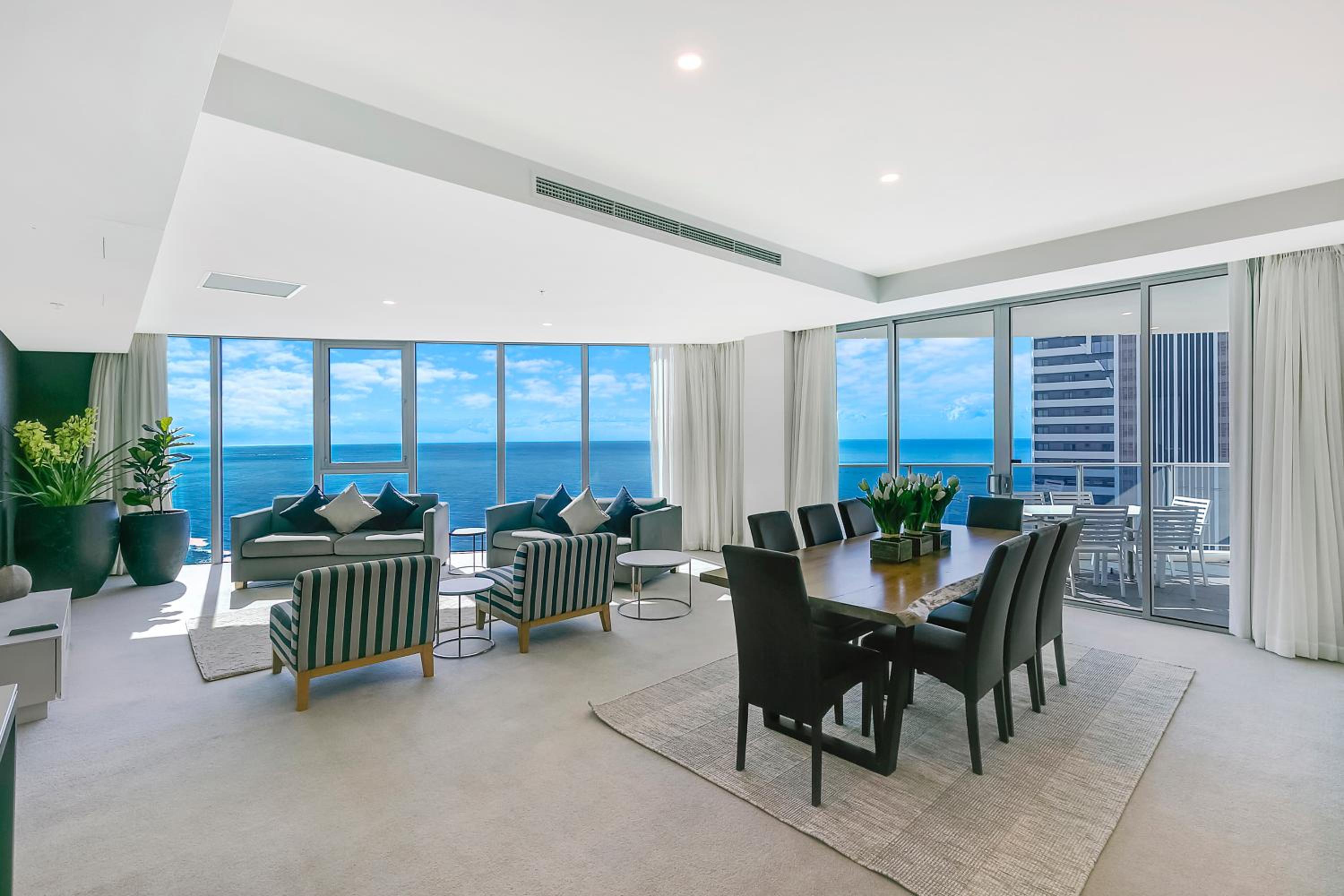 Number 1 H Residences - WiFi, Parking & More by Gold Coast Holidays