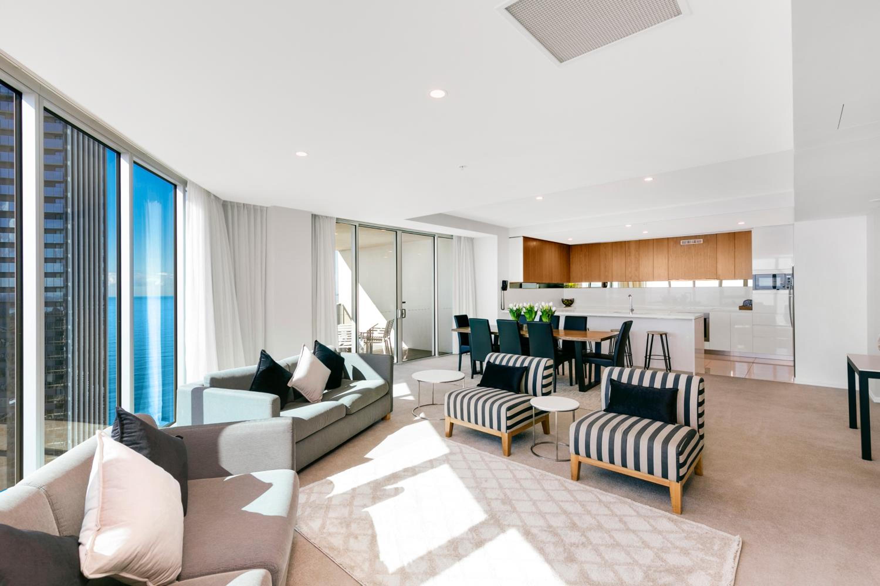 Number 1 H Residences - WiFi, Parking & More by Gold Coast Holidays