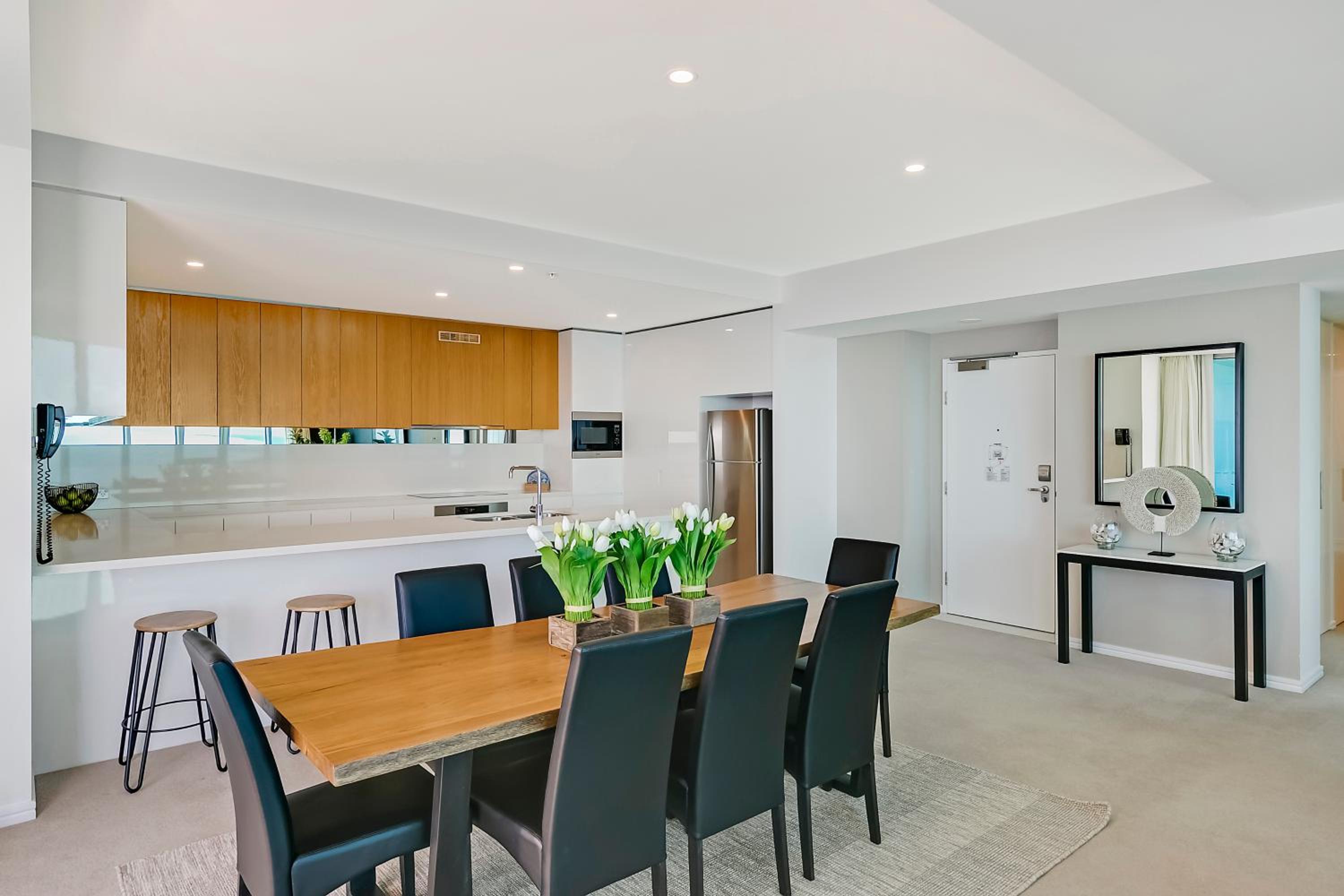 Number 1 H Residences - WiFi, Parking & More by Gold Coast Holidays
