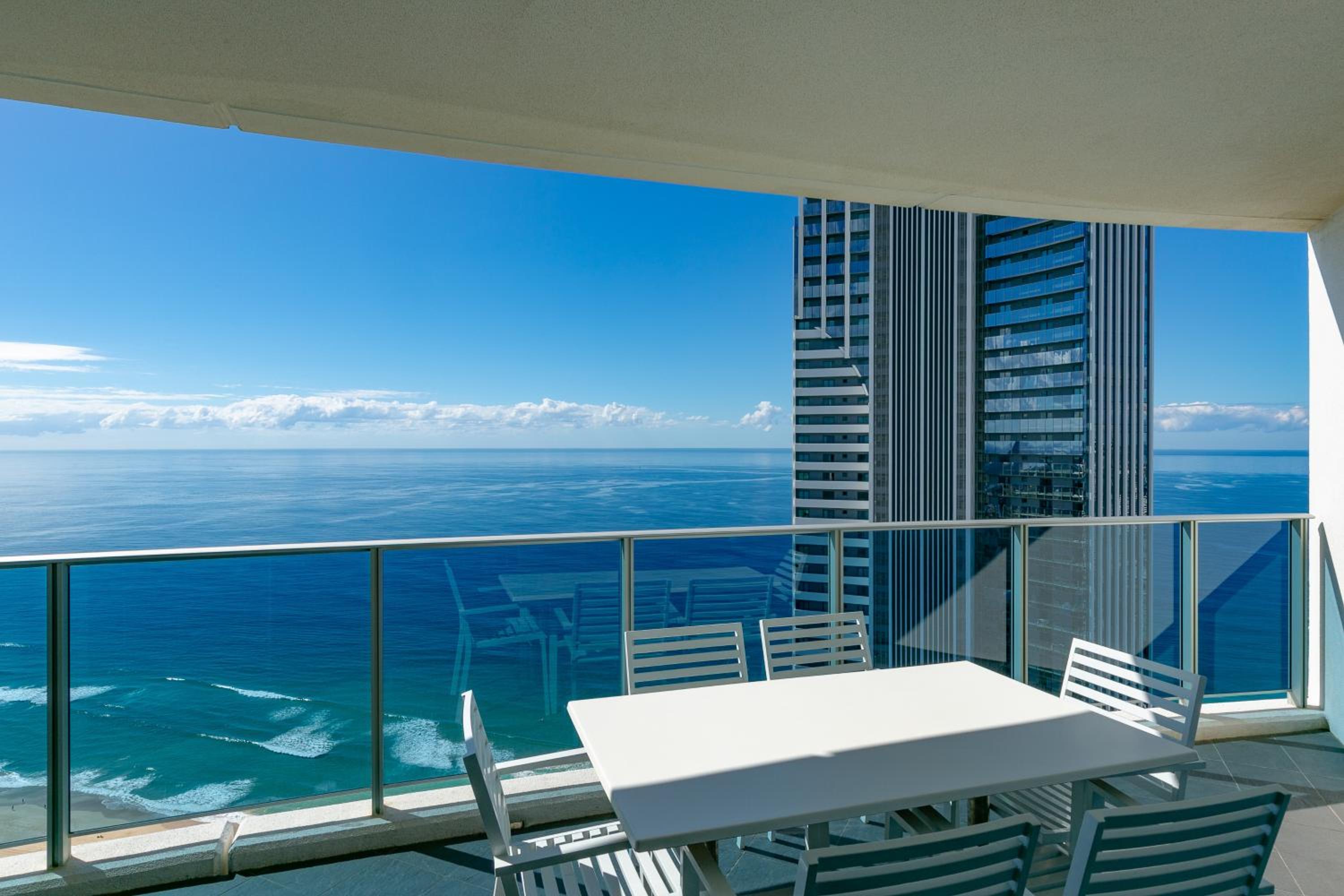 Number 1 H Residences - WiFi, Parking & More by Gold Coast Holidays