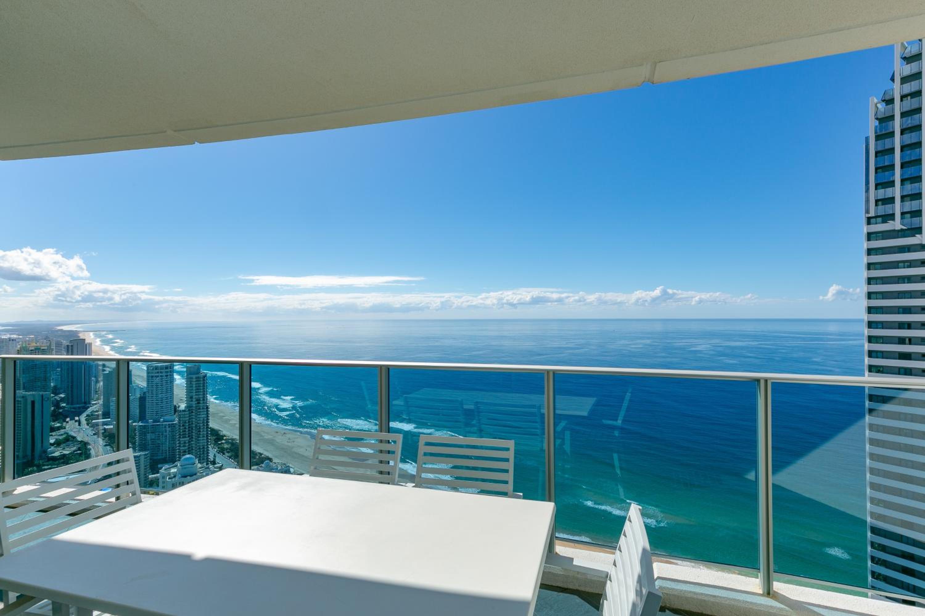 Number 1 H Residences - WiFi, Parking & More by Gold Coast Holidays