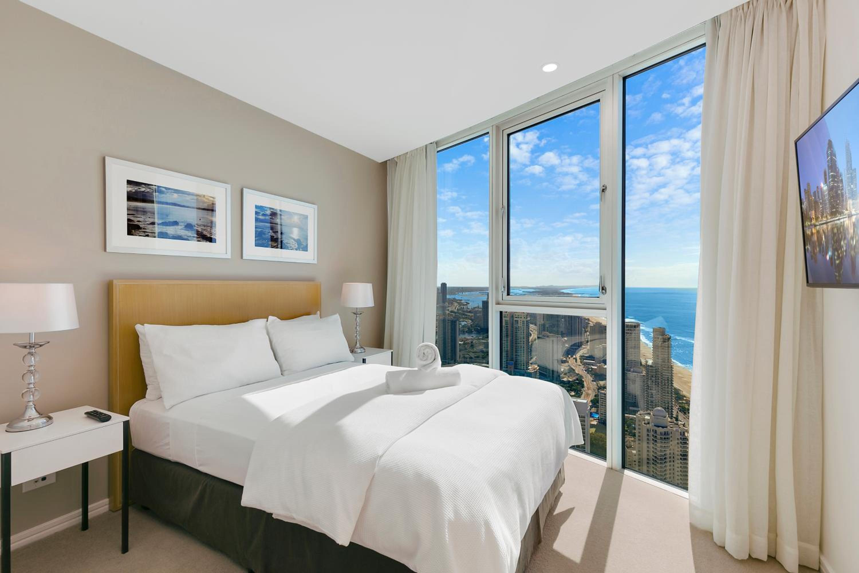Number 1 H Residences - WiFi, Parking & More by Gold Coast Holidays