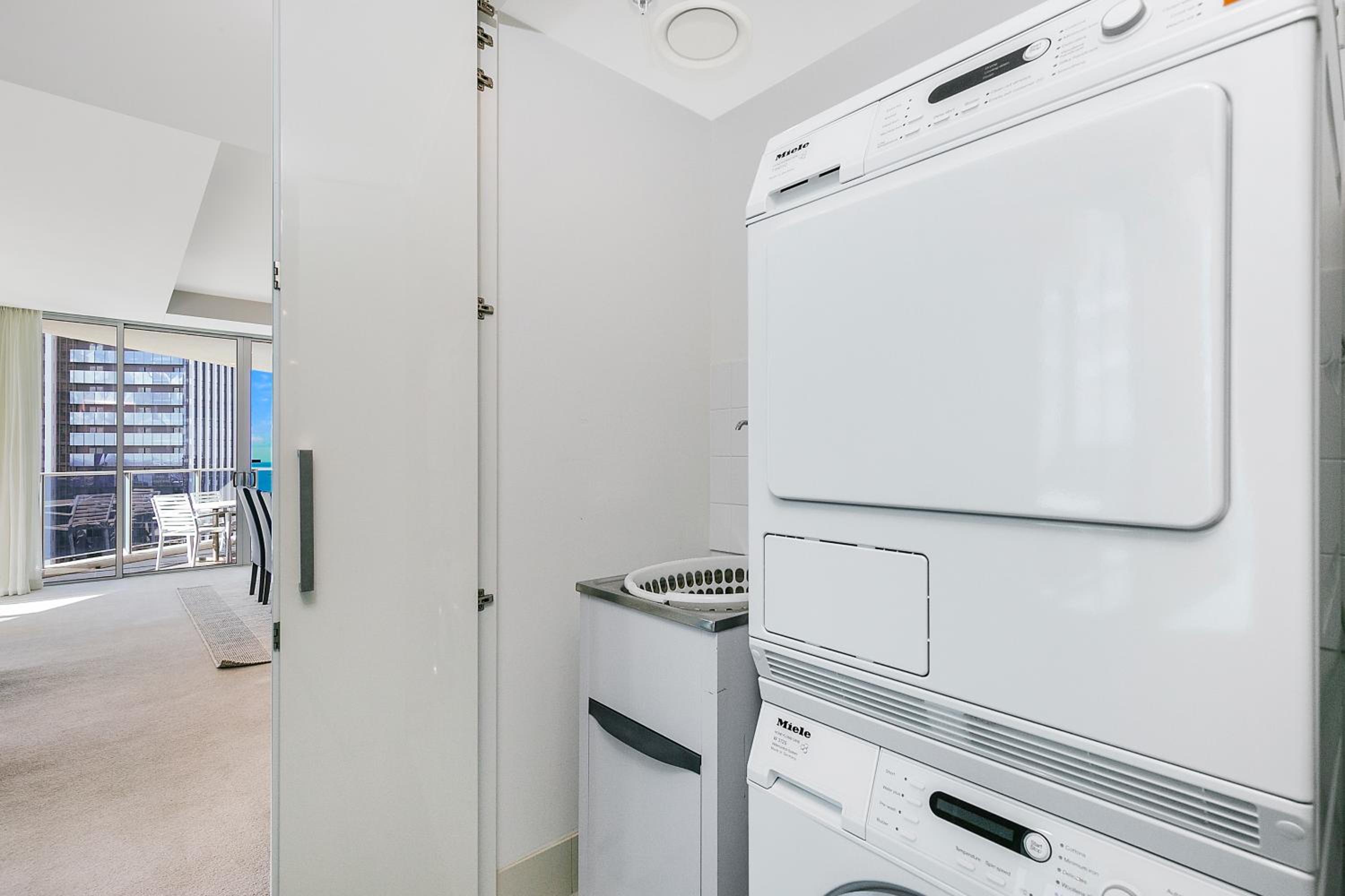 Number 1 H Residences - WiFi, Parking & More by Gold Coast Holidays