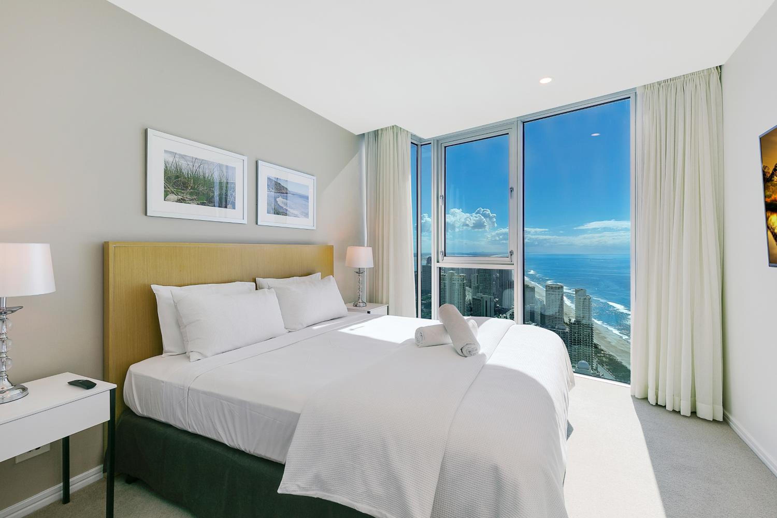 Number 1 H Residences - WiFi, Parking & More by Gold Coast Holidays