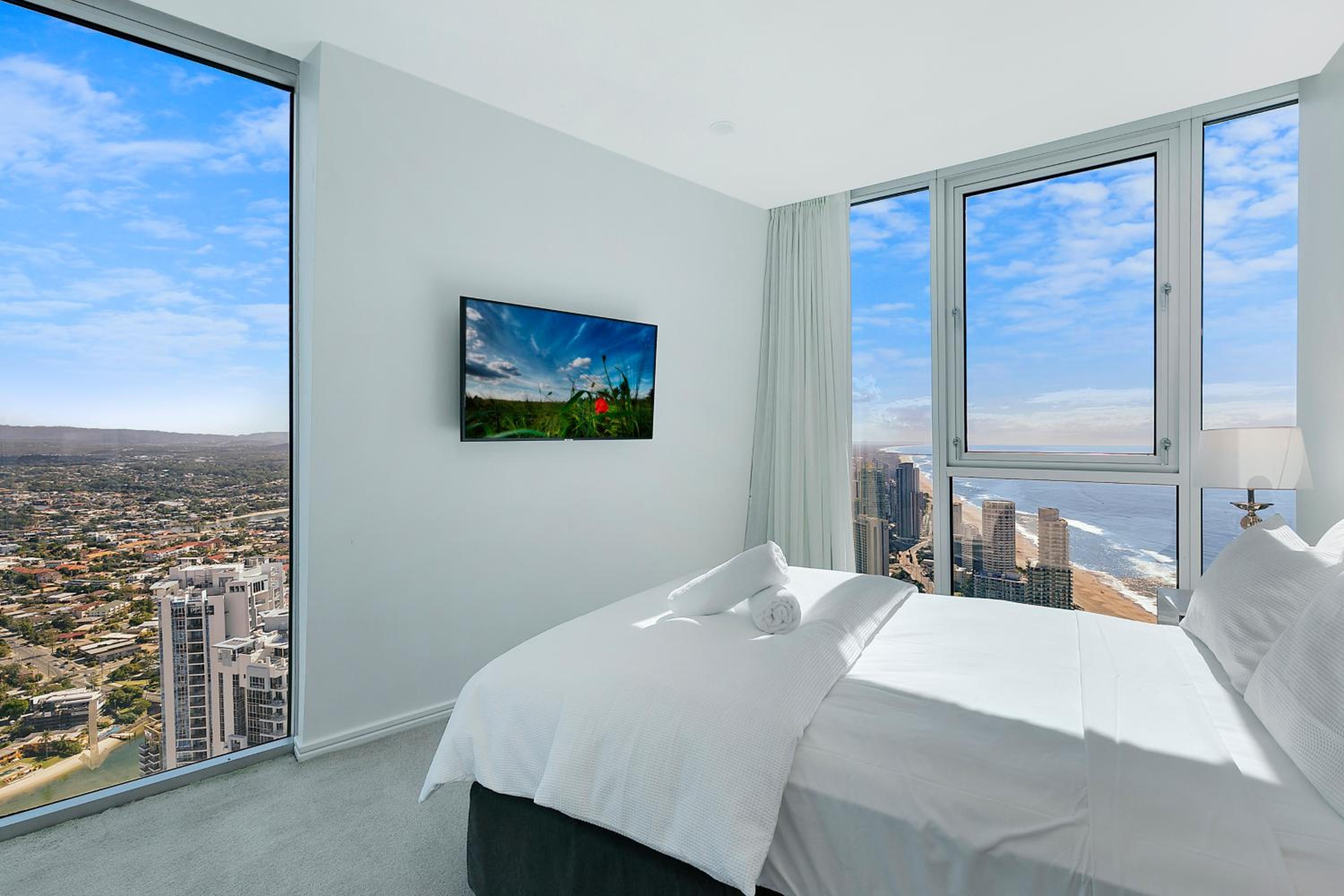 Number 1 H Residences - WiFi, Parking & More by Gold Coast Holidays
