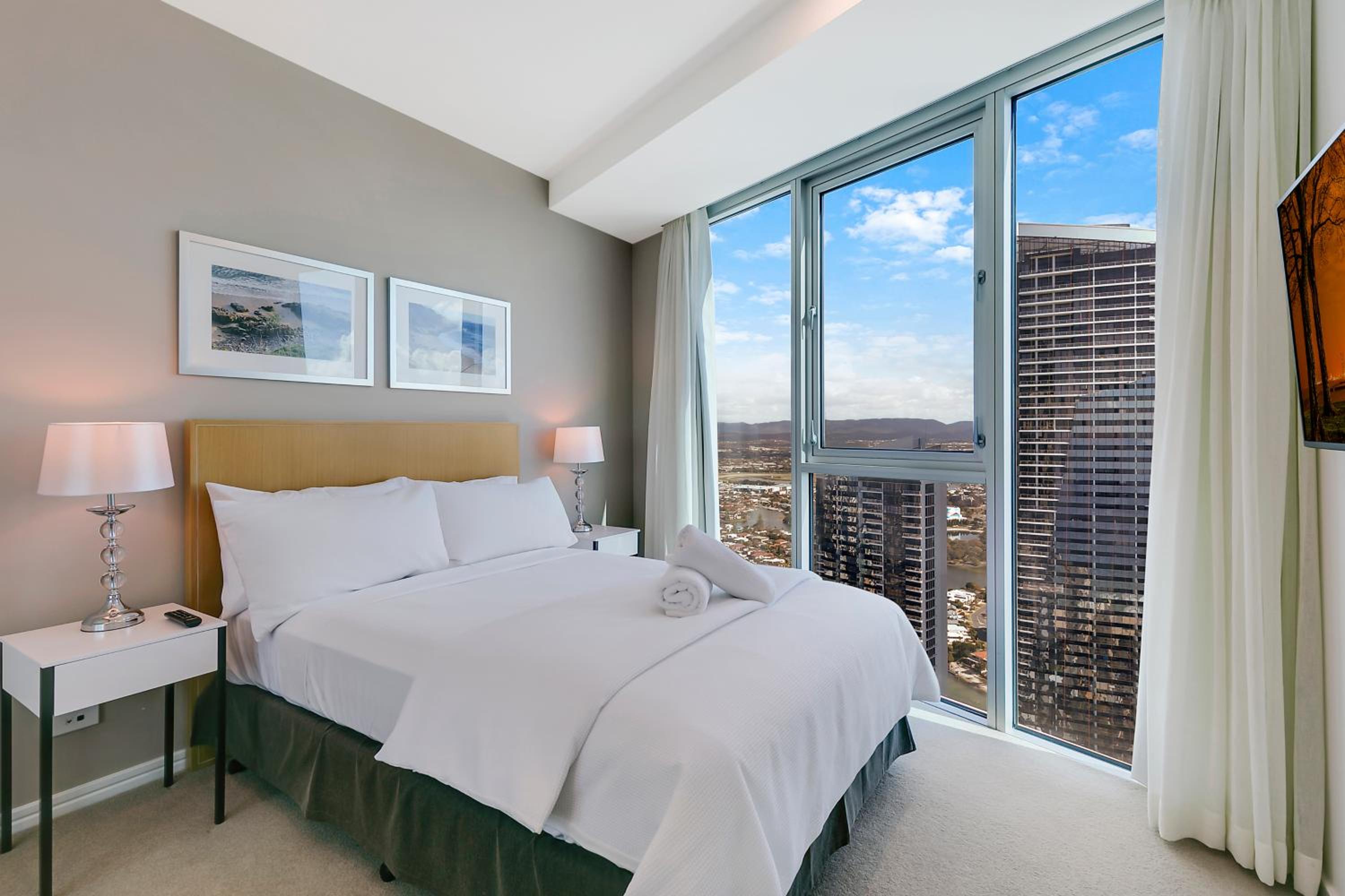 Number 1 H Residences - WiFi, Parking & More by Gold Coast Holidays