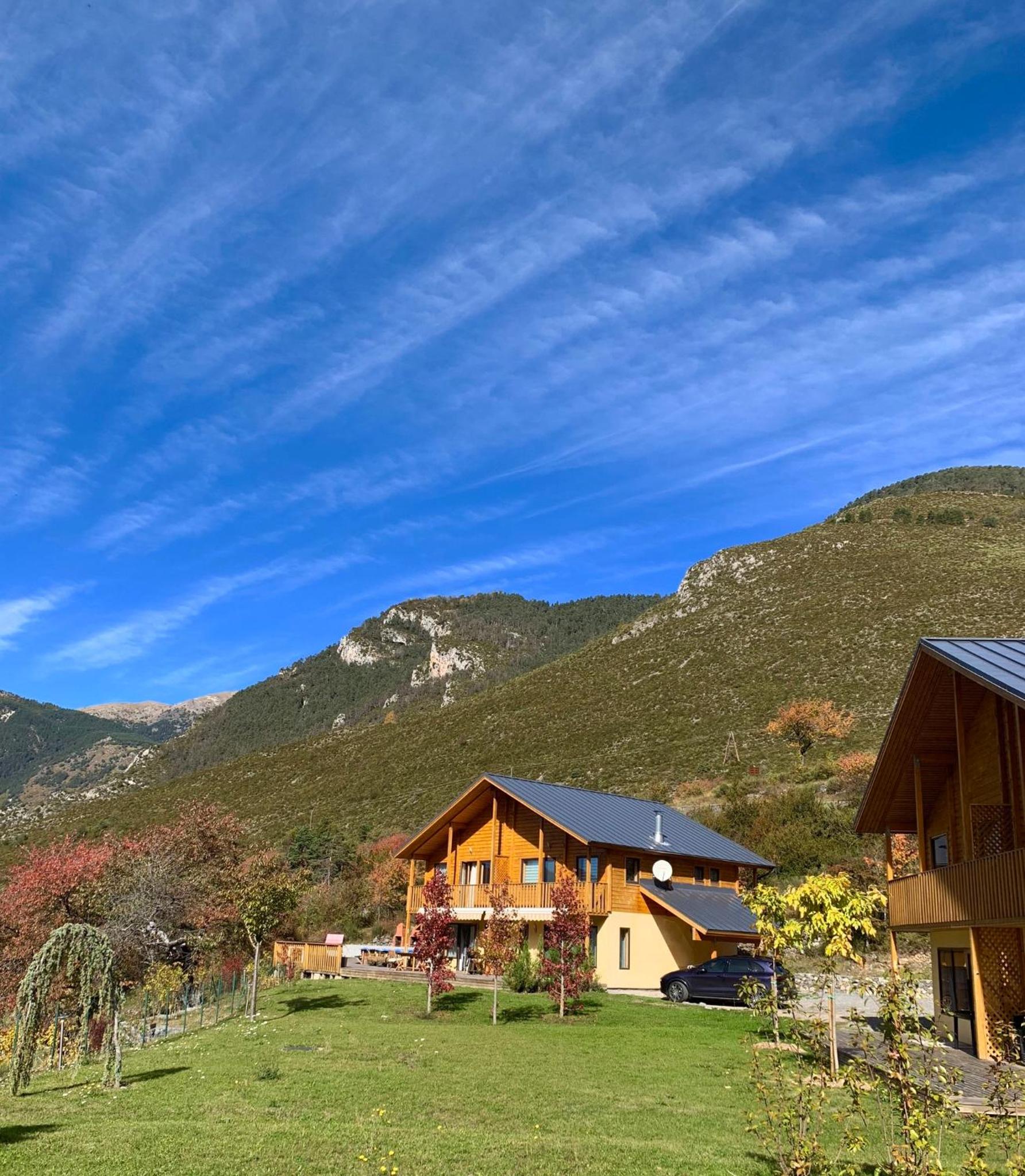Les Chalets Fleurs de France - KOTA view 3