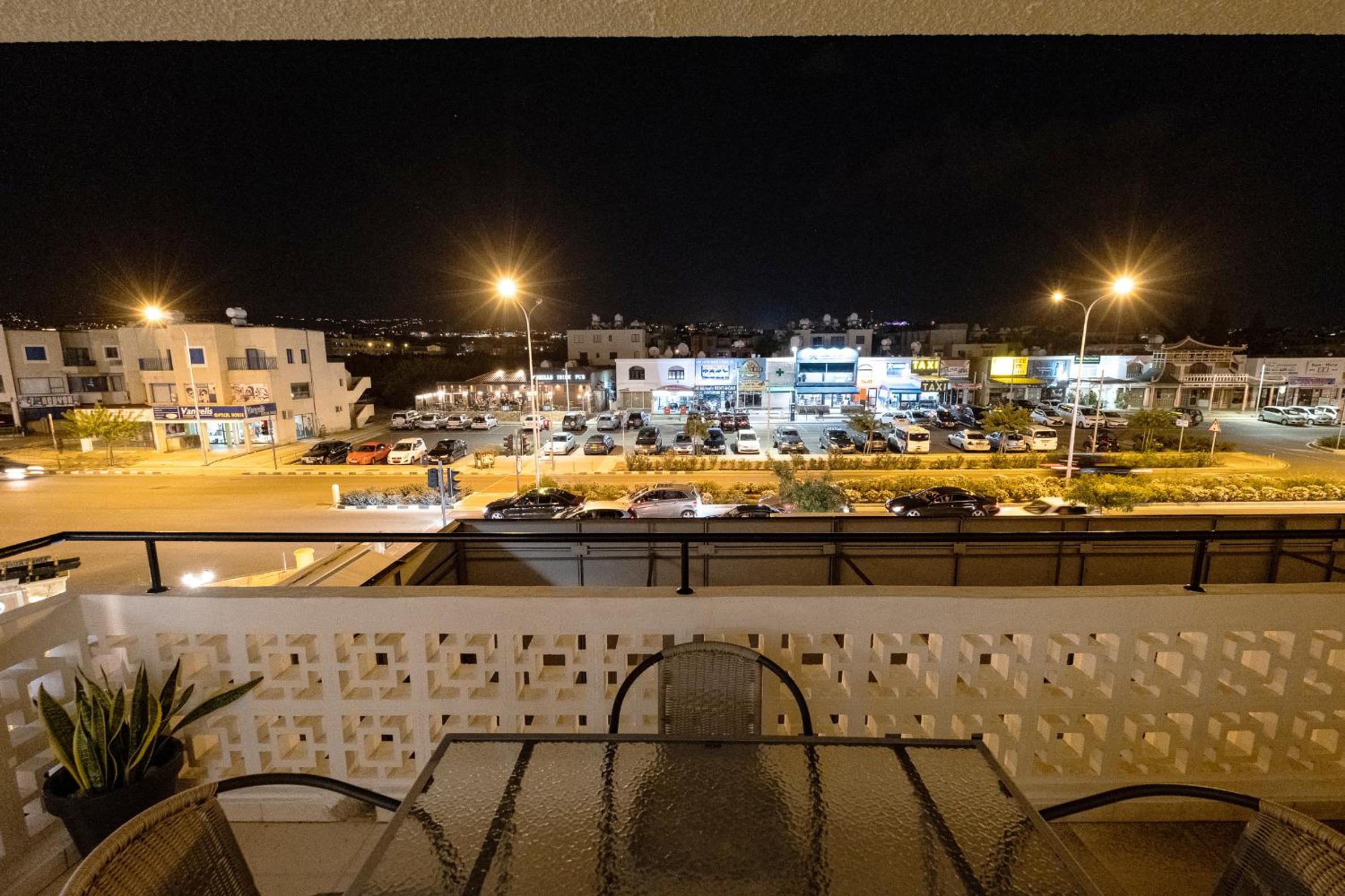 Spacious 3 Bedroom Penthouse, Sea View, 2 Terraces, Walk to Beach, Centre view 4
