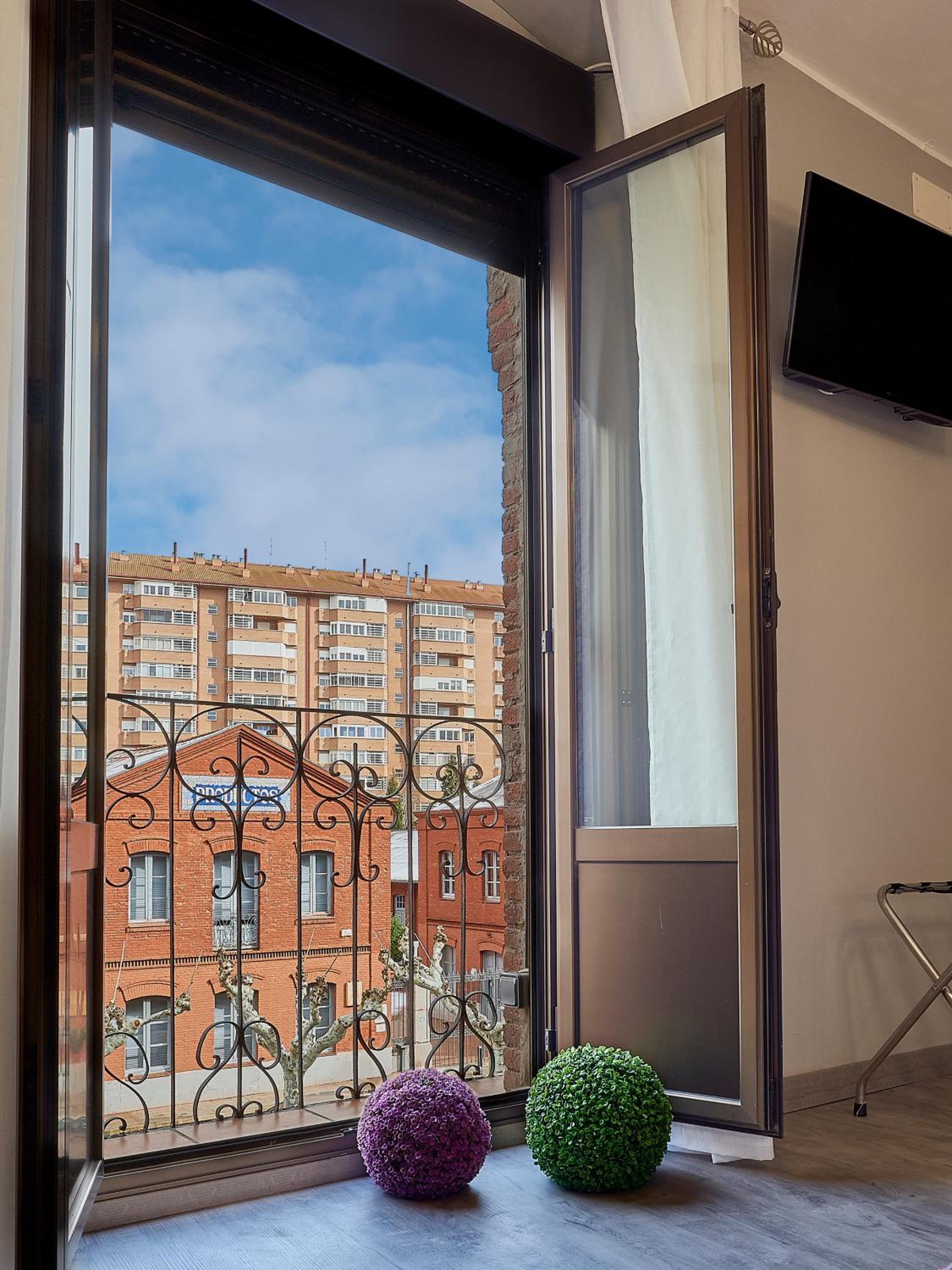 Entrevias Lodging - con Garaje y WIFI