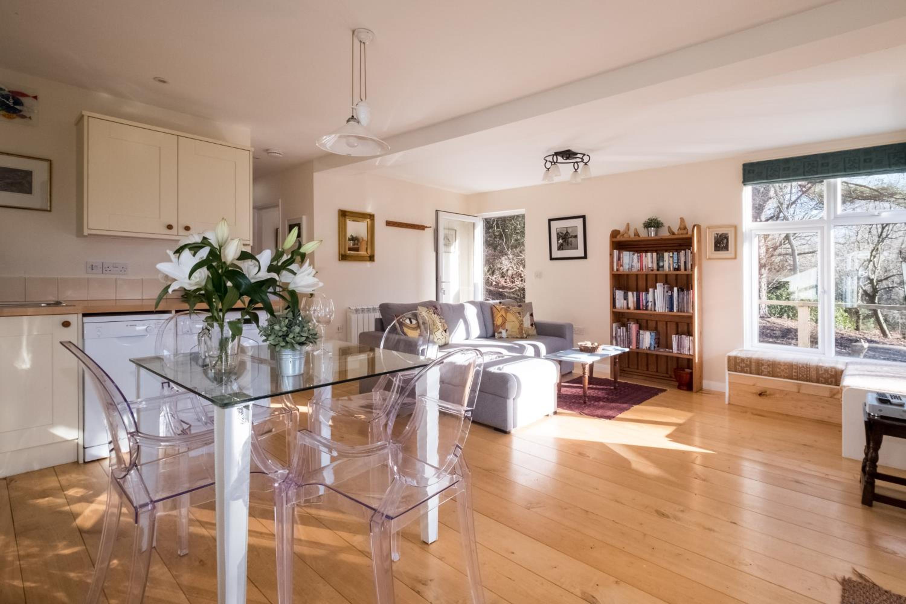 The Retreat, Unique property located in calming woodland surroundings, Close to Aldeburgh and Thorpeness view 3
