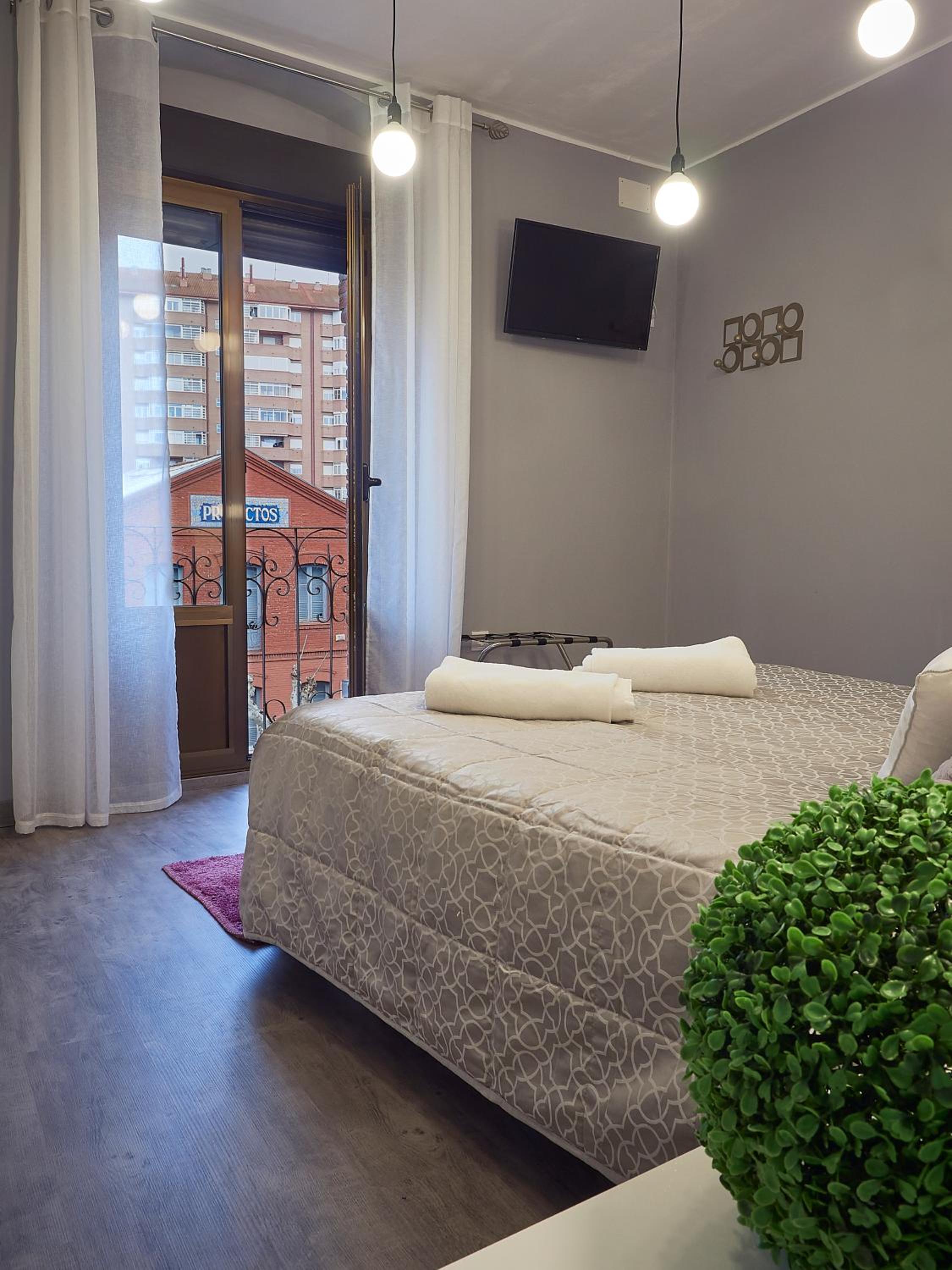 Entrevias Lodging - con Garaje y WIFI