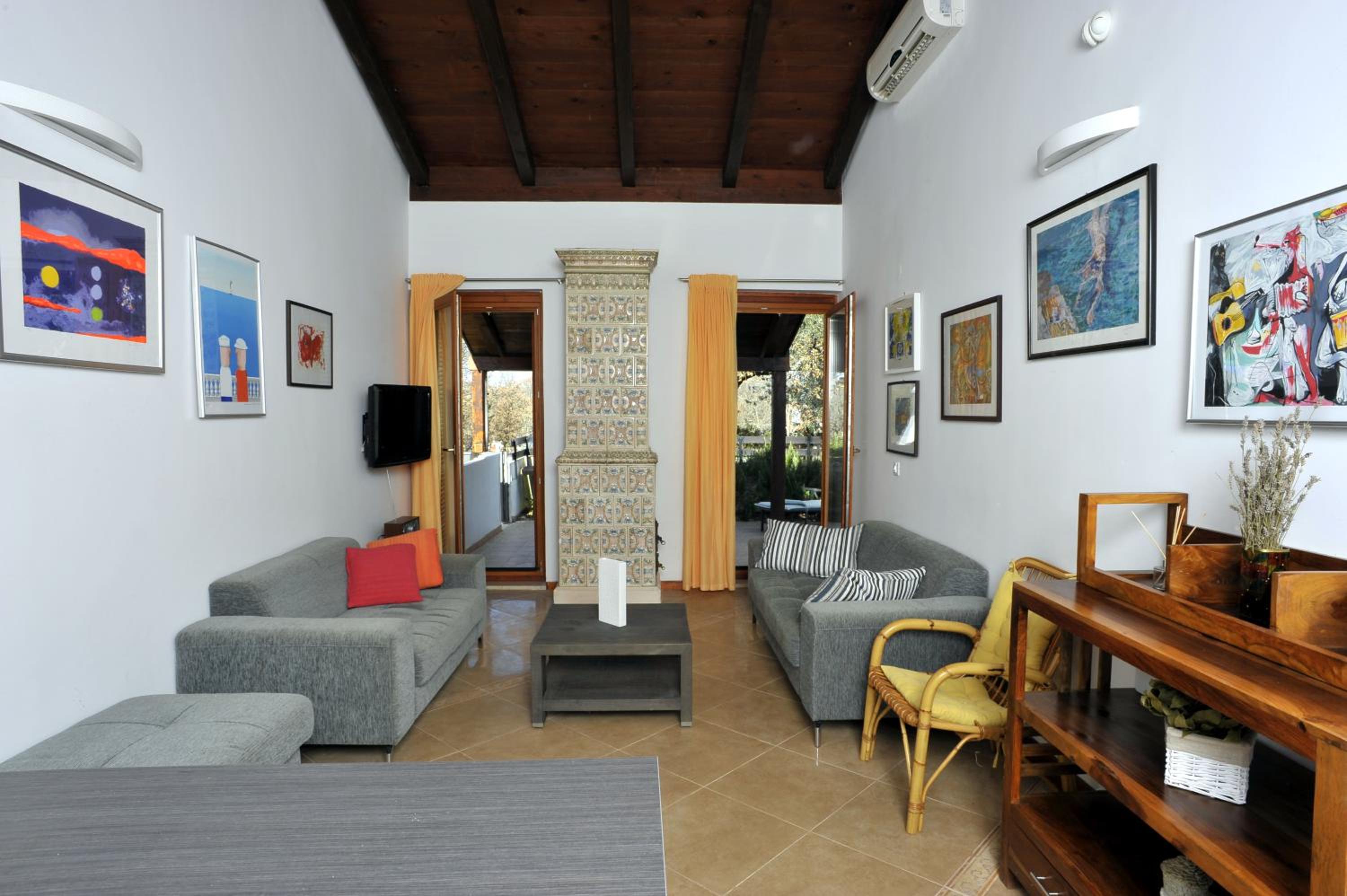 Holiday House Lena view 3