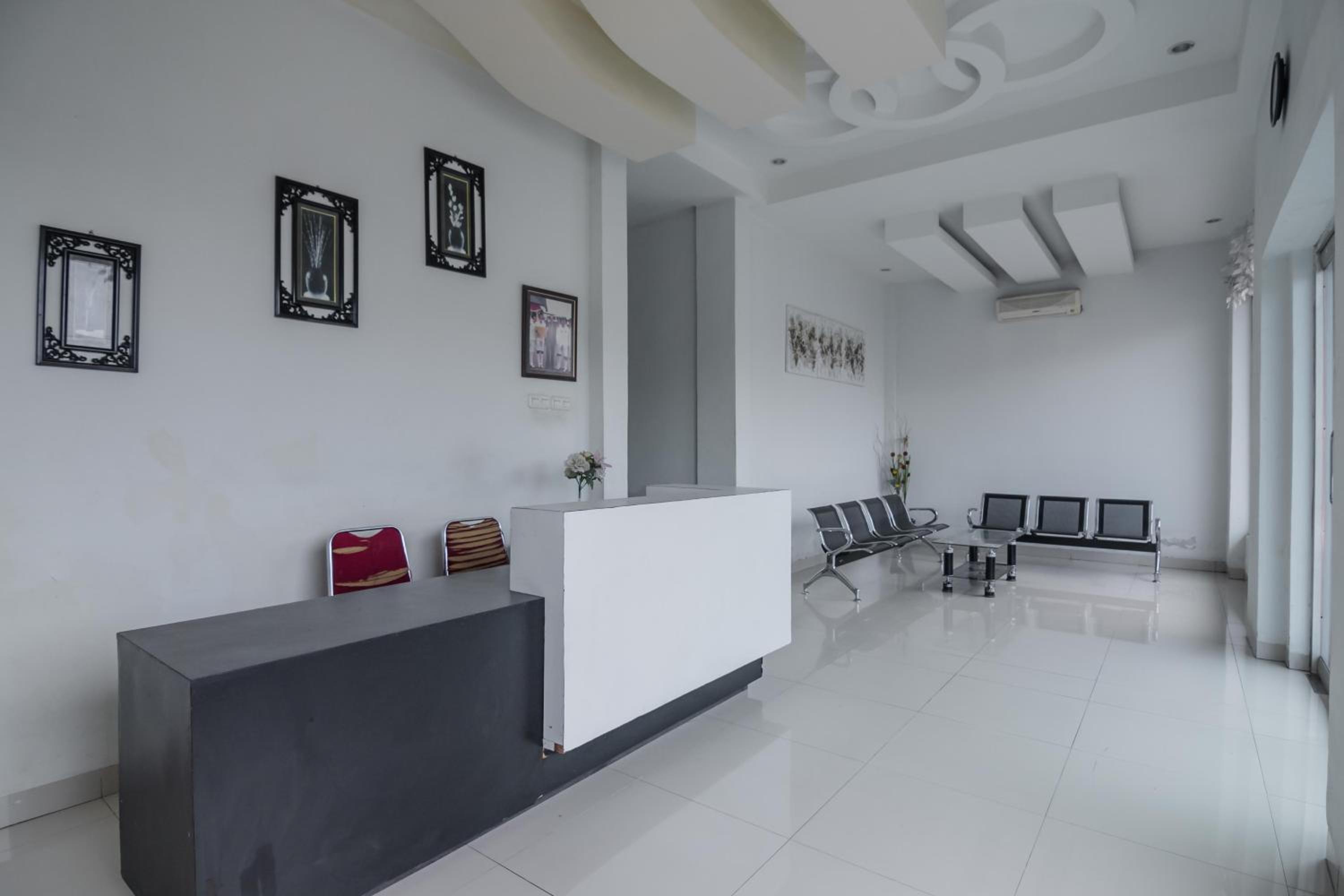 RedDoorz Syariah near Jamtos Jambi view 4