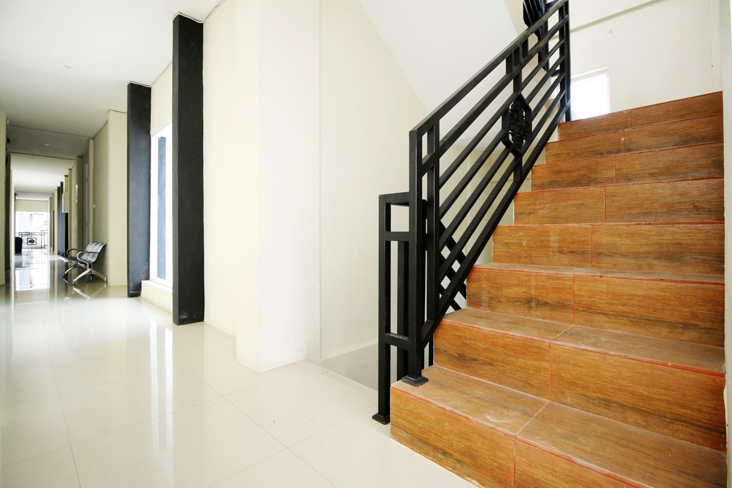 RedDoorz Plus Syariah at Polamas Andalas view 5