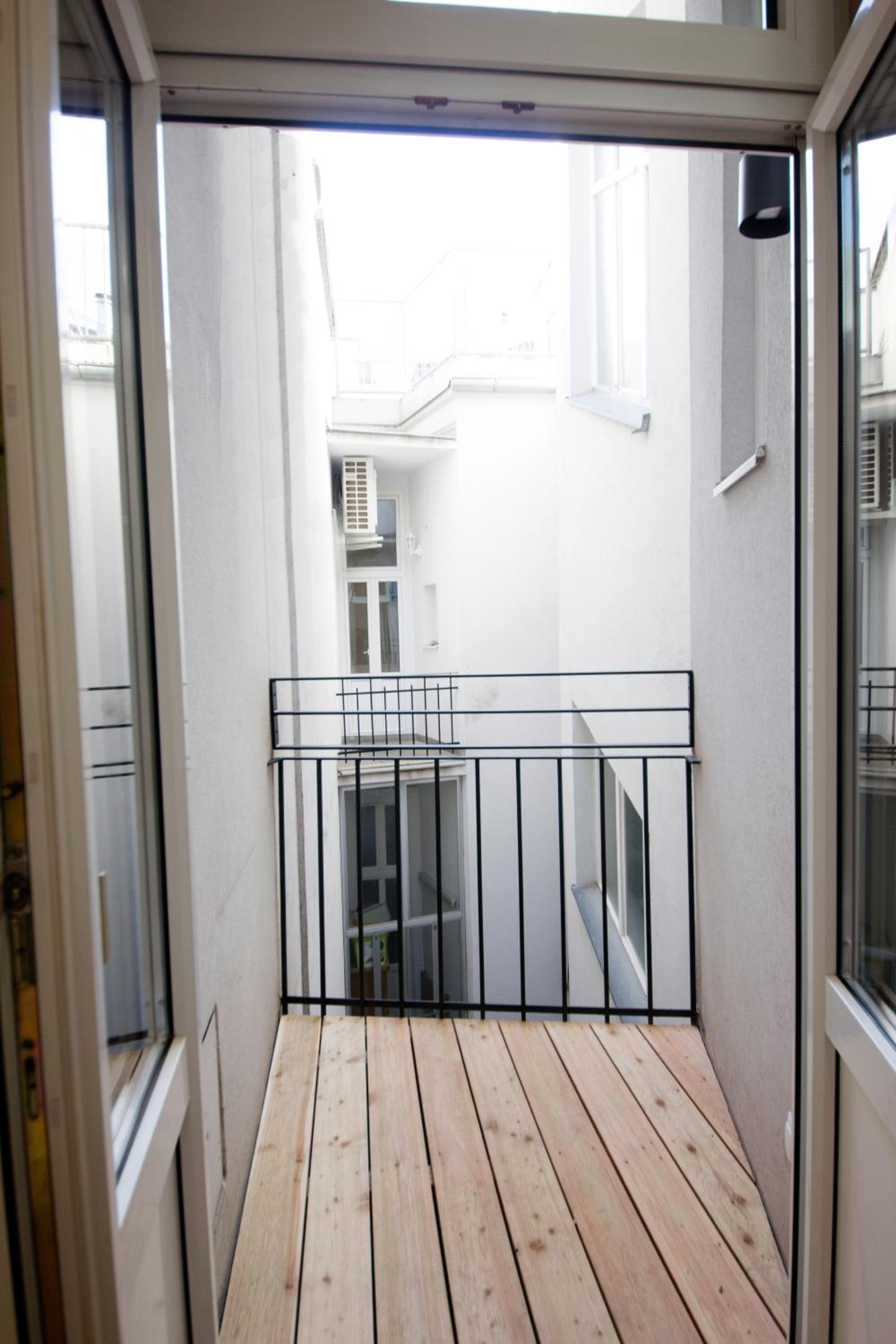Studio Apartments Urania - Mai's Apartments
