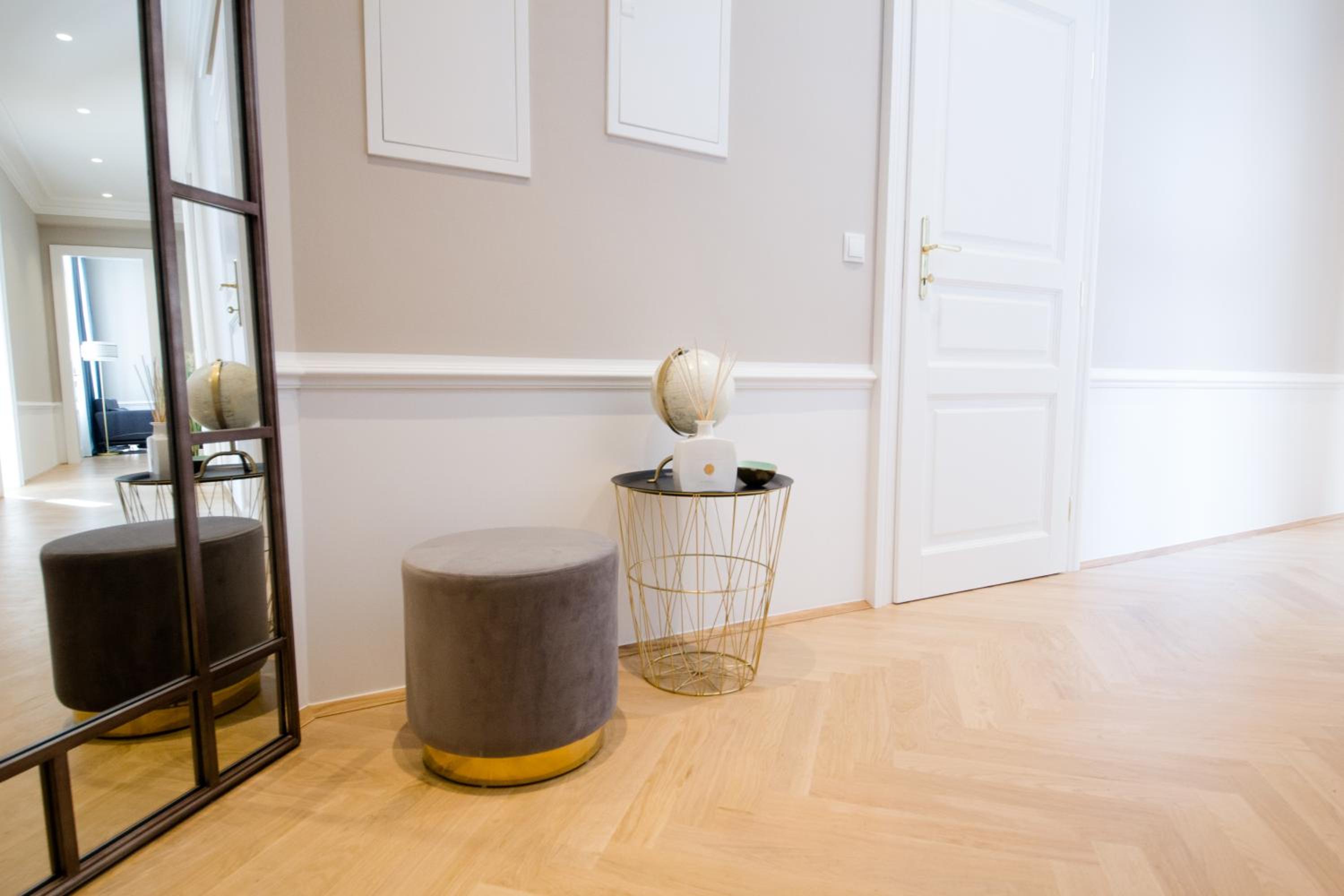 Studio Apartments Urania - Mai's Apartments