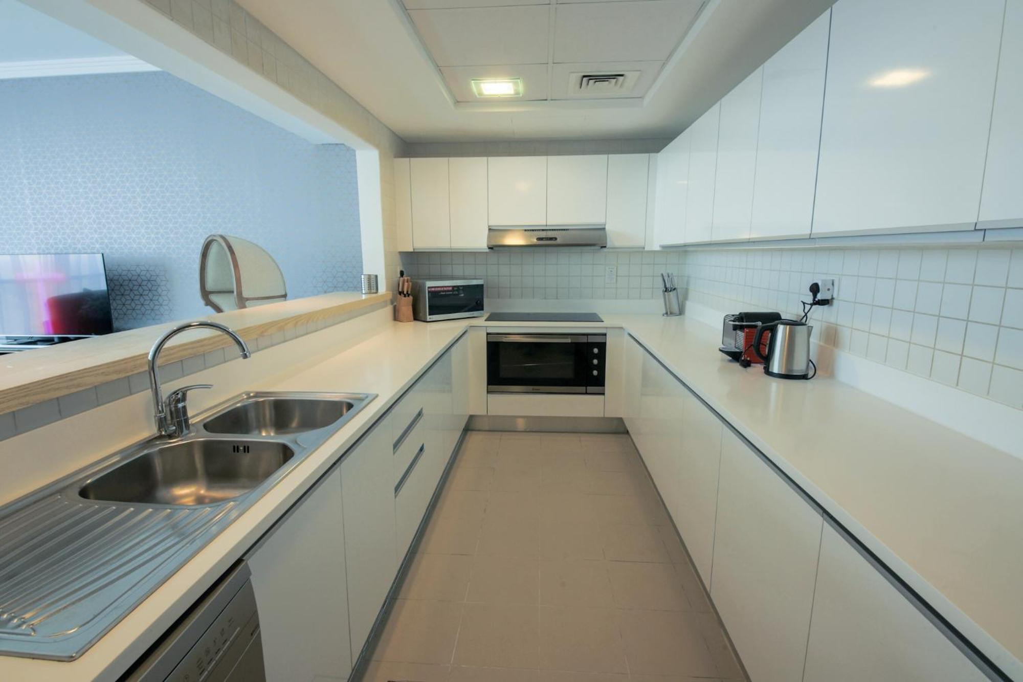 Stunning 5* 4BR-Oceanfront-Apartment