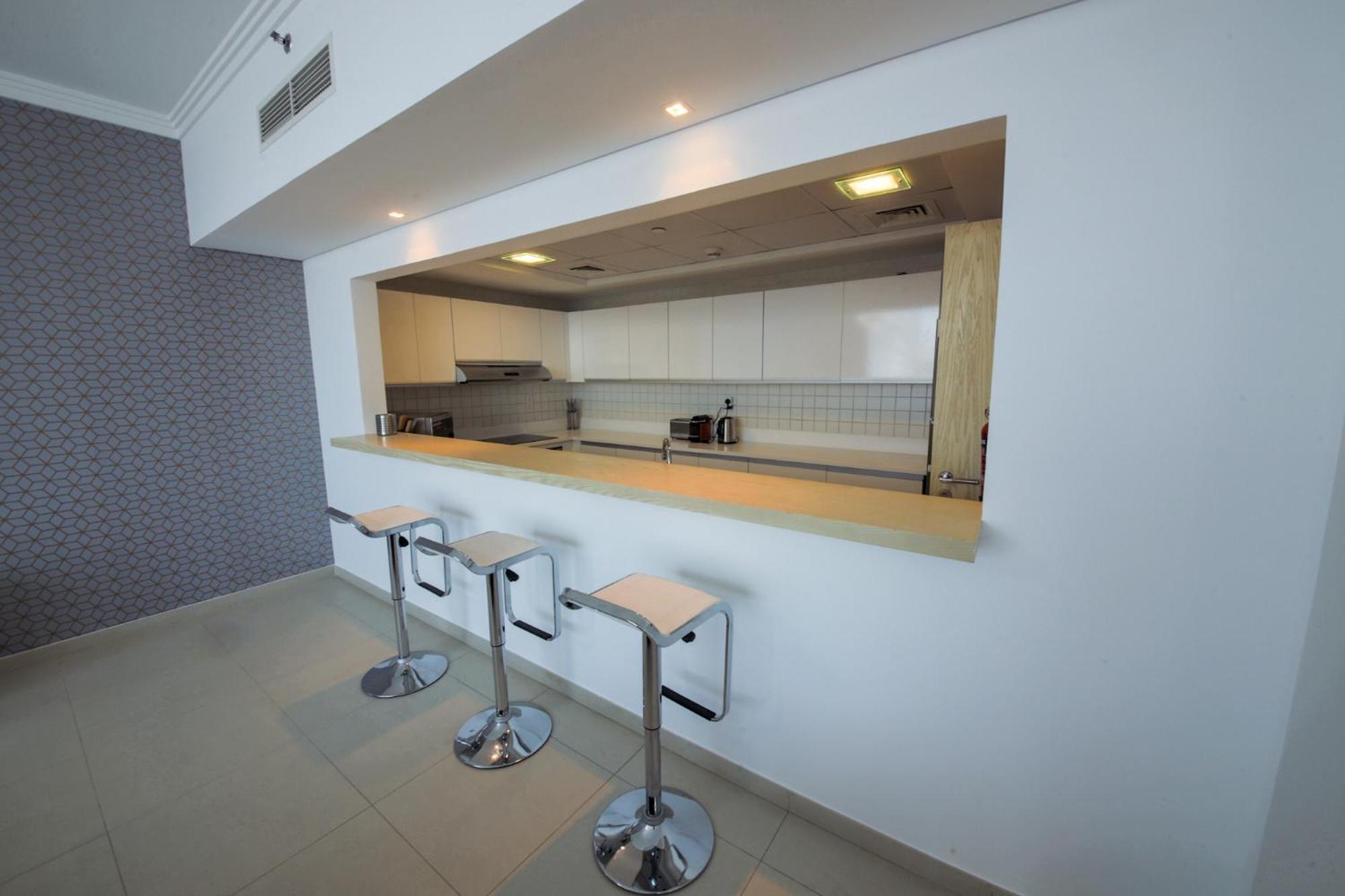 Stunning 5* 4BR-Oceanfront-Apartment
