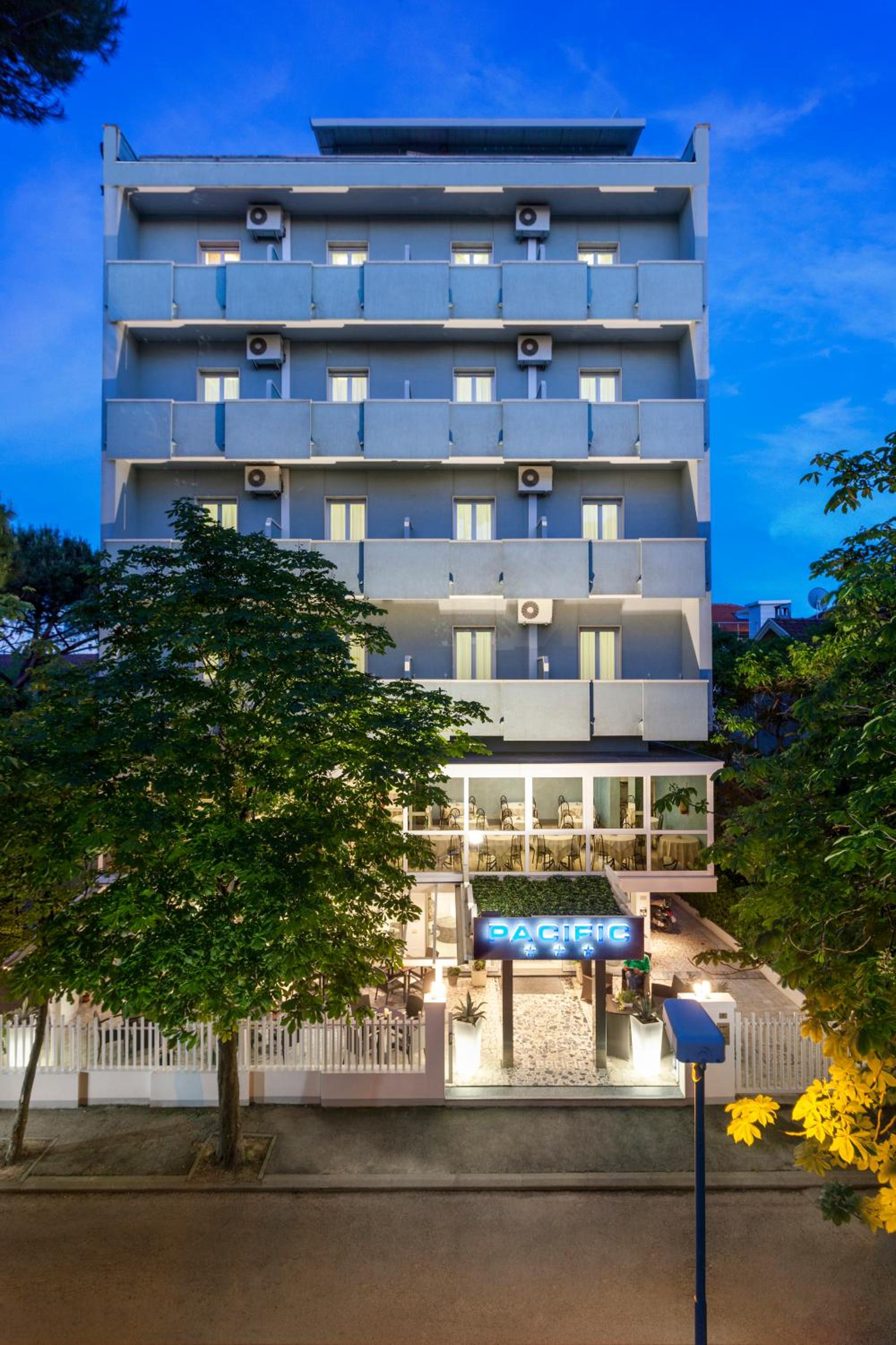 Hotel Pacific - Image 1