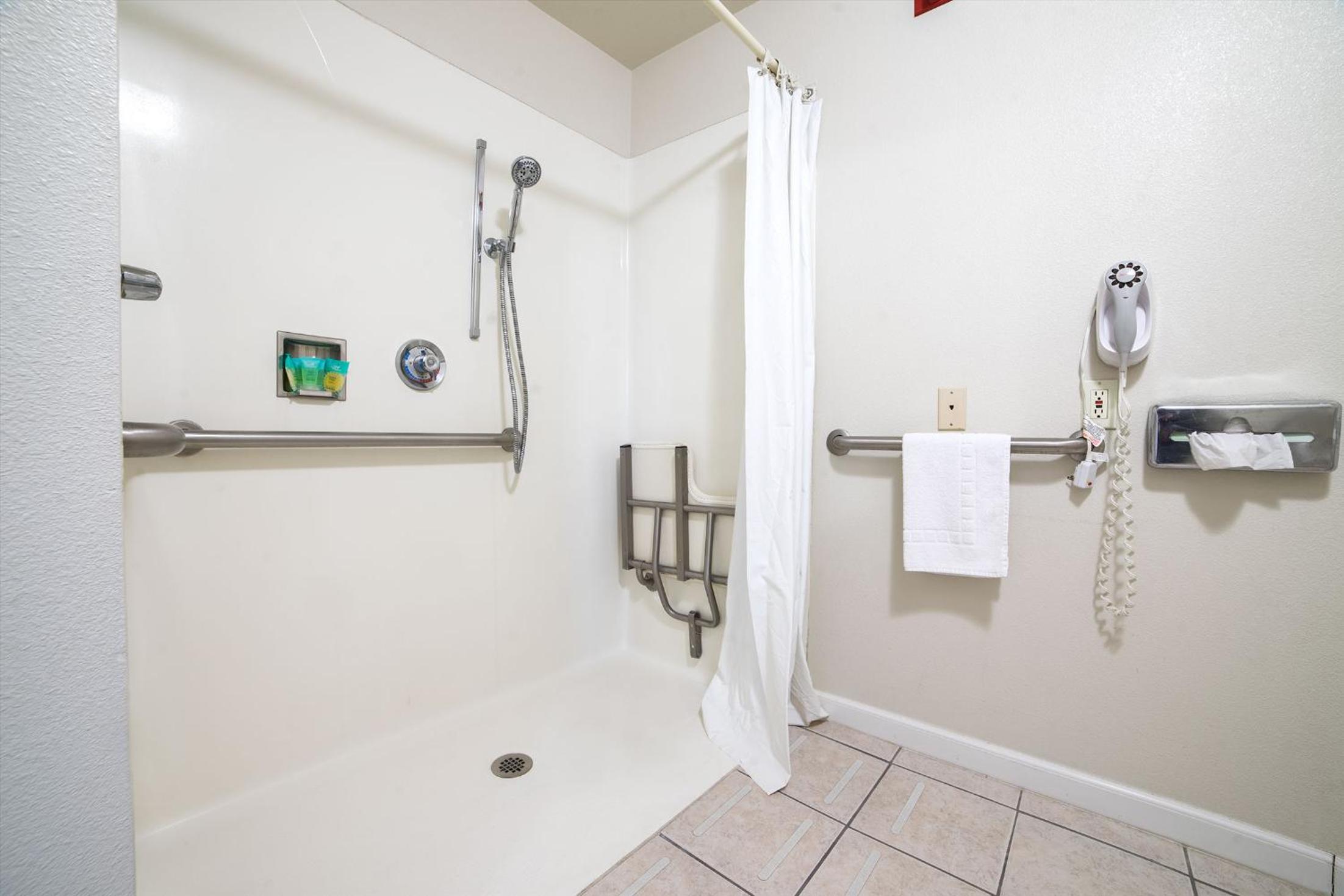 Turlock Vacations - Turlock Inn - Property Image 5